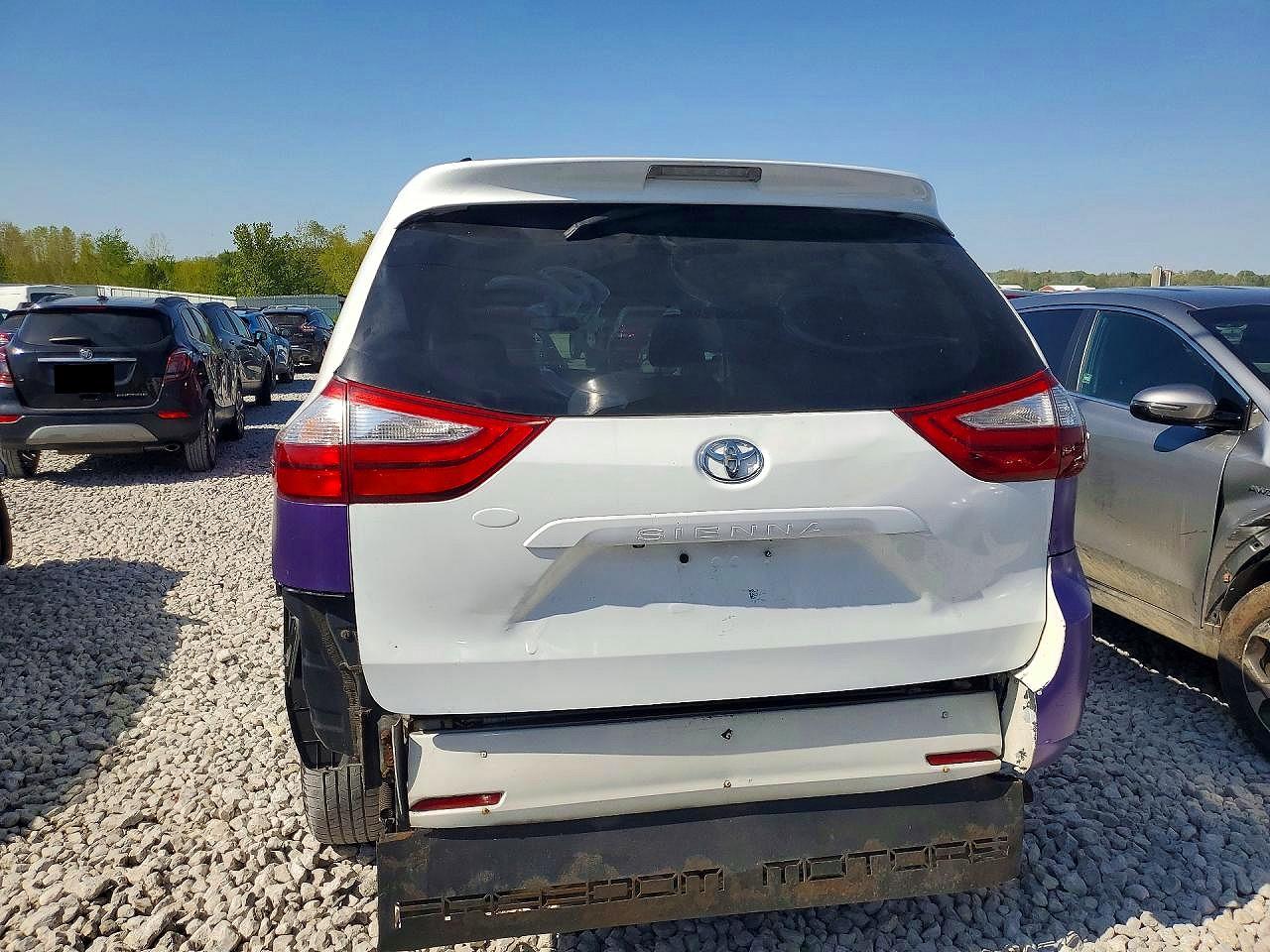 2015 Toyota Sienna Le Белый vin: 5TDKK3DC8FS610047