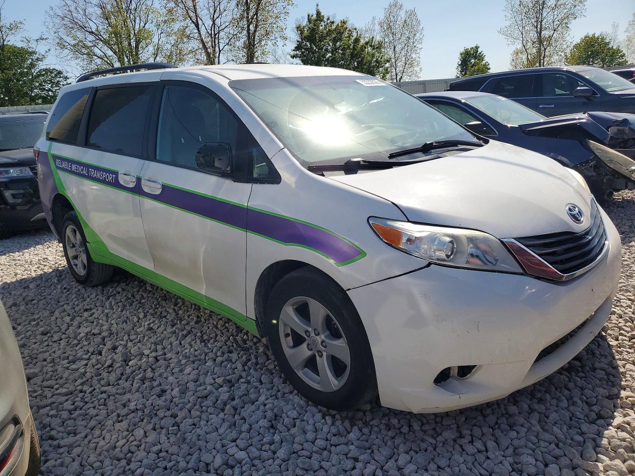2015 Toyota Sienna Le Белый vin: 5TDKK3DC8FS610047