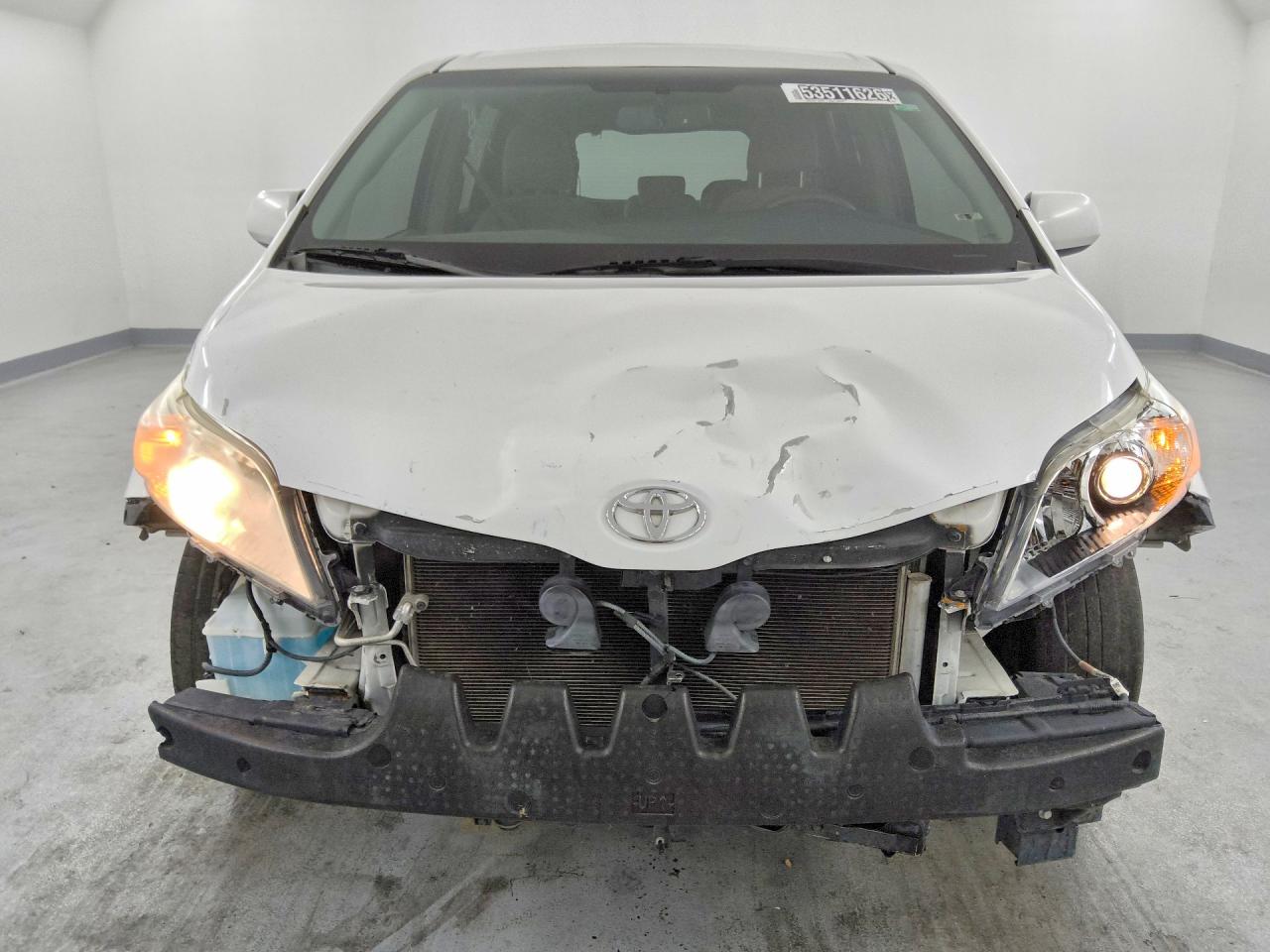 2015 Toyota Sienna Le White vin: 5TDKK3DC8FS614356