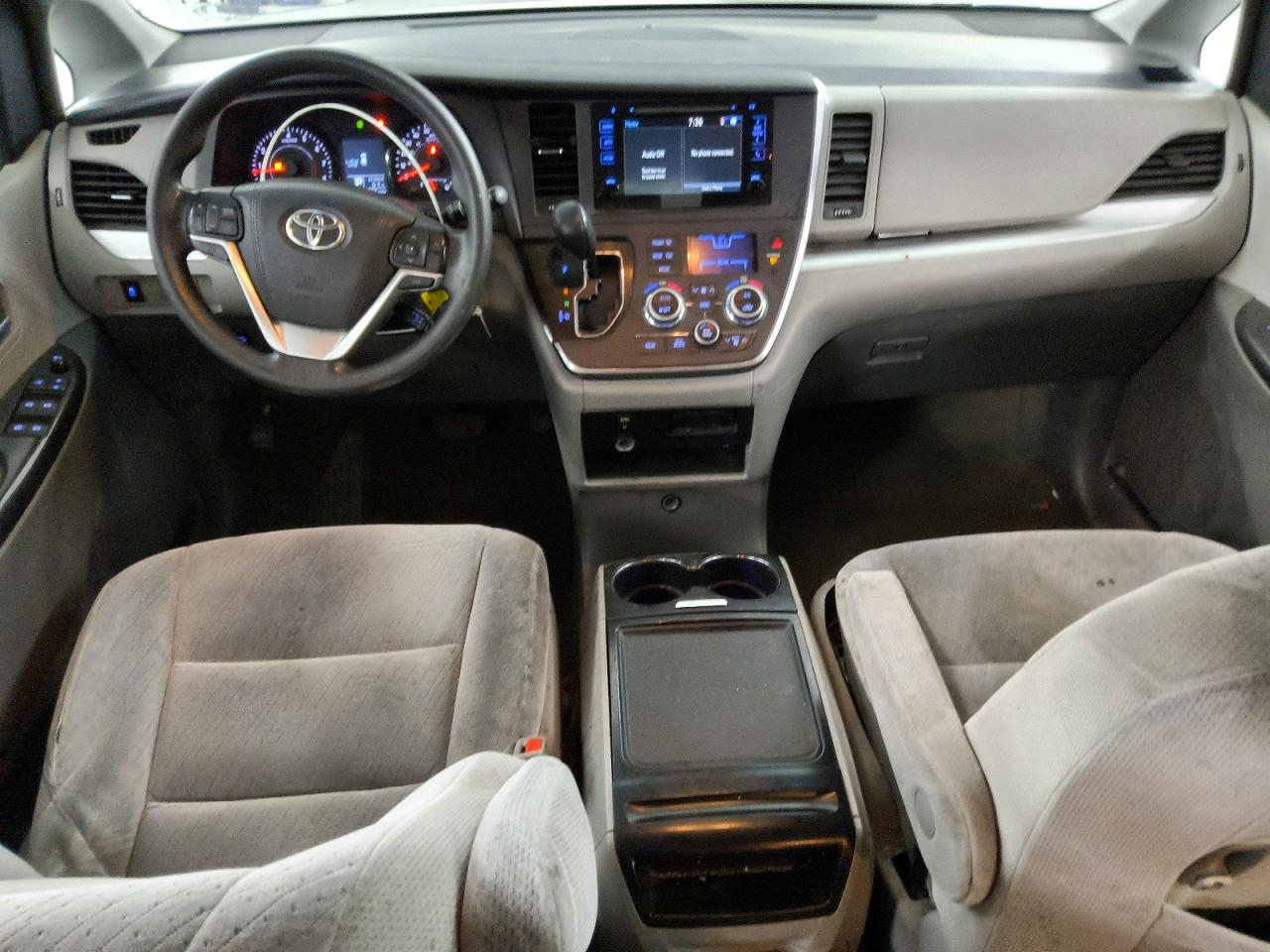 2015 Toyota Sienna Le White vin: 5TDKK3DC8FS614356