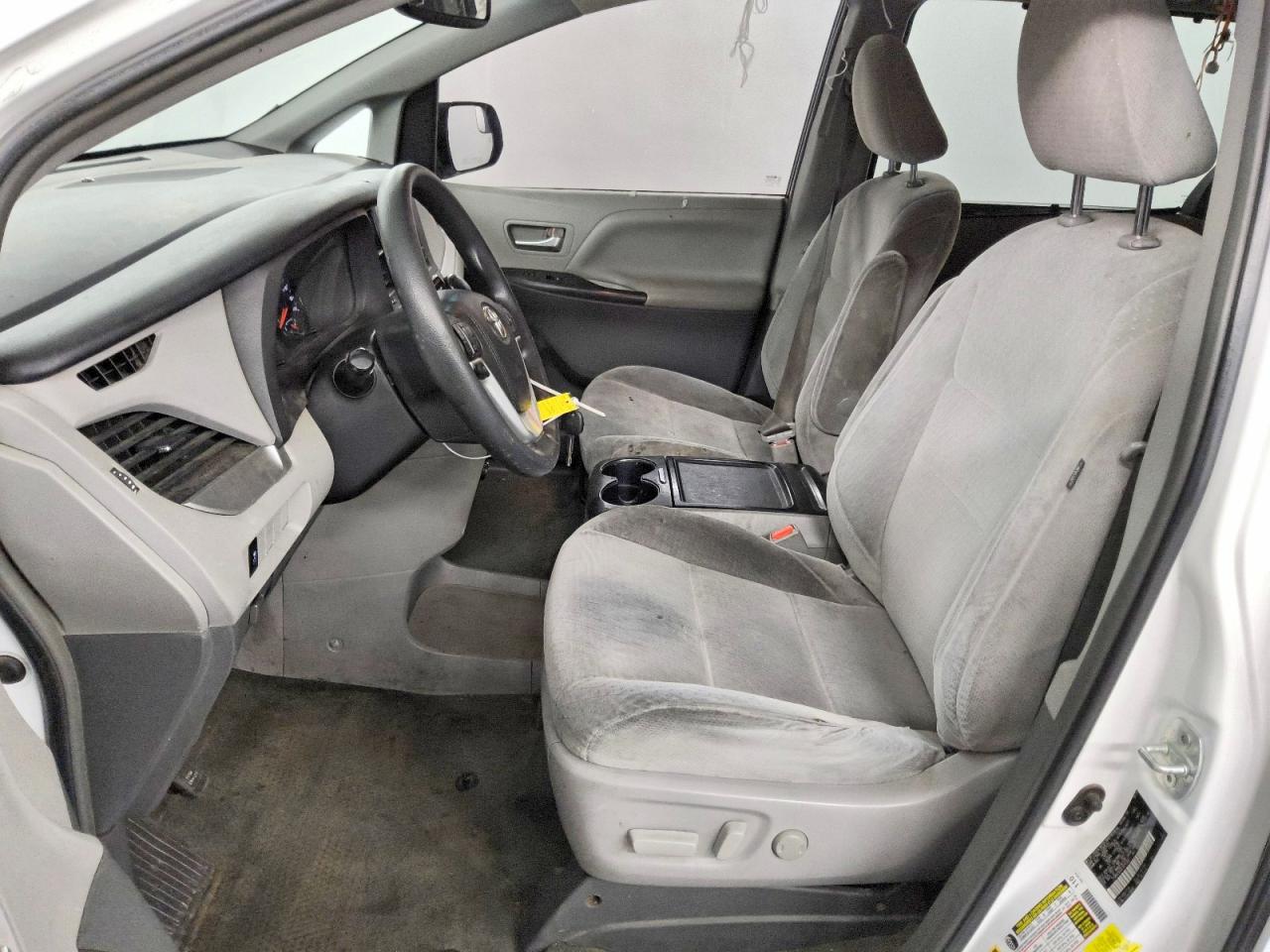 2015 Toyota Sienna Le White vin: 5TDKK3DC8FS614356