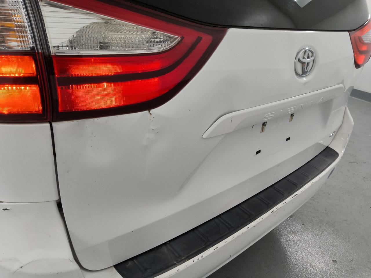 2015 Toyota Sienna Le White vin: 5TDKK3DC8FS614356 Damage: Lift Gate, Dent(S) W/ Paint Dmg, > 12 Inches
