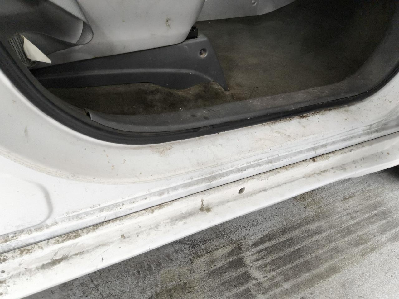 2015 Toyota Sienna Le White vin: 5TDKK3DC8FS614356 Damage: Right Rocker Panel, Heavy Scratch, 1 To 2 Inches