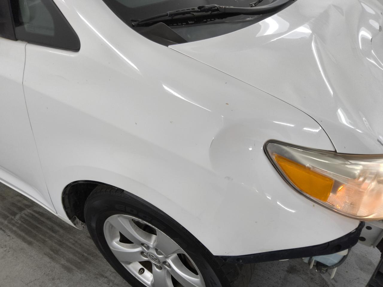 2015 Toyota Sienna Le White vin: 5TDKK3DC8FS614356 Damage: Right Front Fender, Severe Damage, Replacement Required