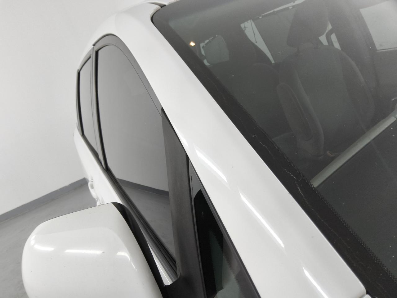 2015 Toyota Sienna Le White vin: 5TDKK3DC8FS614356 Damage: Right Drip Rail, Chipped, 3
