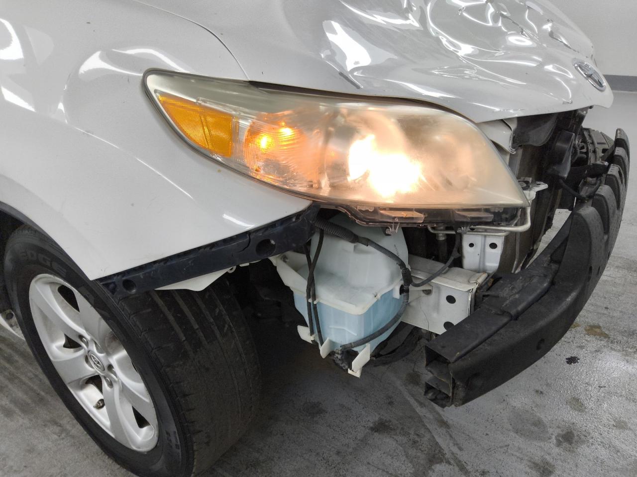 2015 Toyota Sienna Le White vin: 5TDKK3DC8FS614356 Damage: Front Bumper, Broken, Replacement Required