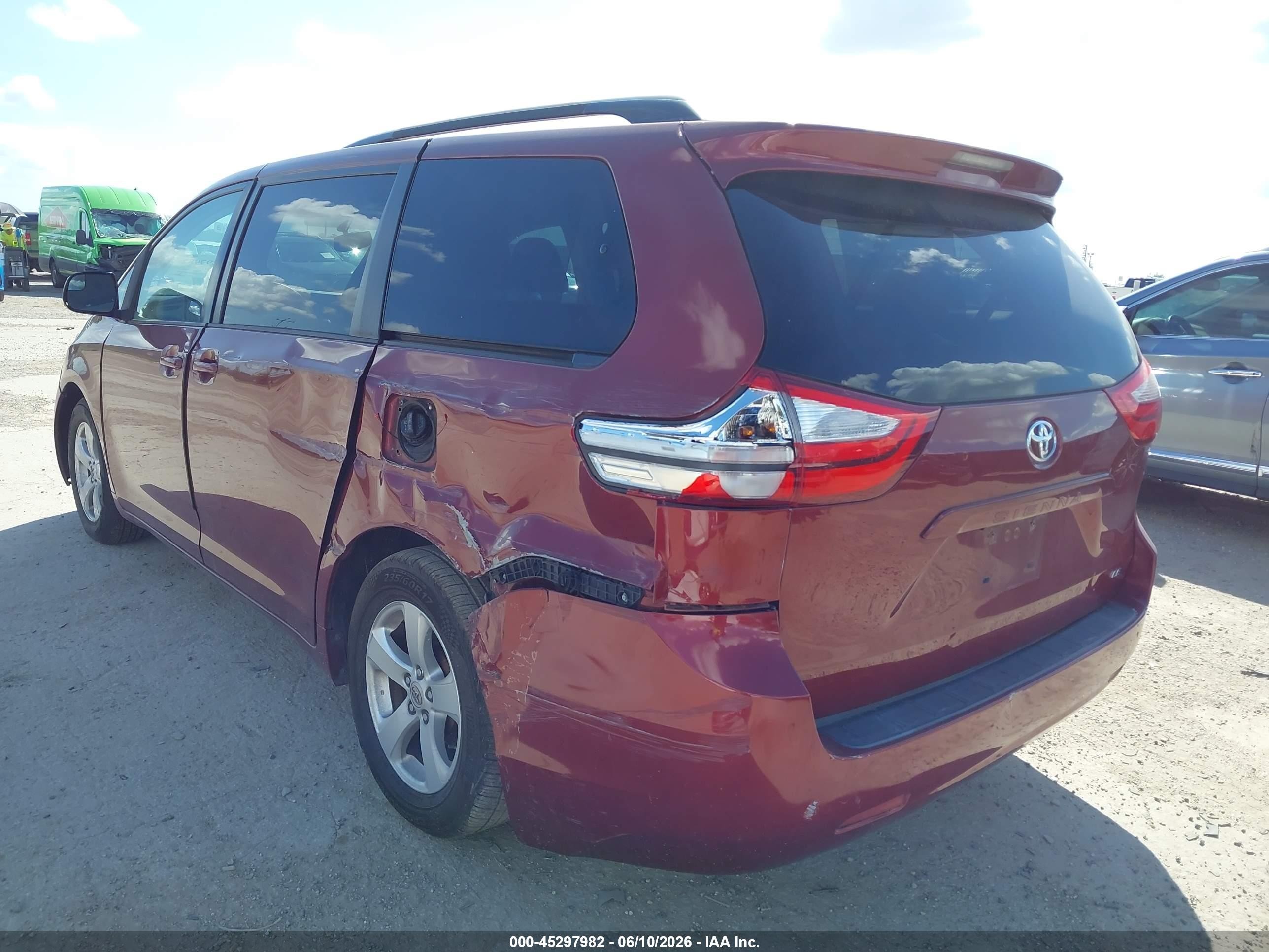 2015 Toyota Sienna Le 8 Passenger Темно-бордовый vin: 5TDKK3DC8FS619637
