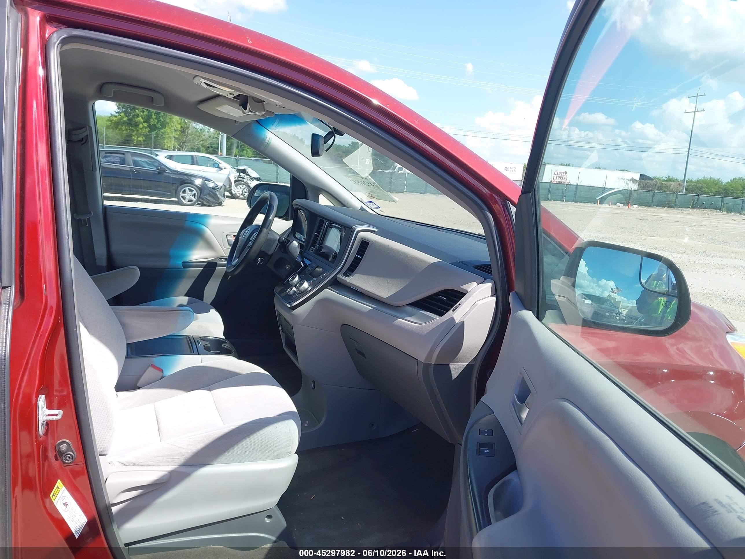 2015 Toyota Sienna Le 8 Passenger Темно-бордовый vin: 5TDKK3DC8FS619637
