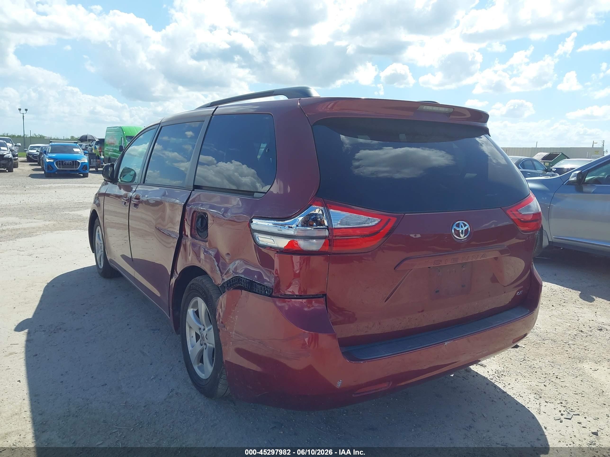 2015 Toyota Sienna Le 8 Passenger Темно-бордовый vin: 5TDKK3DC8FS619637