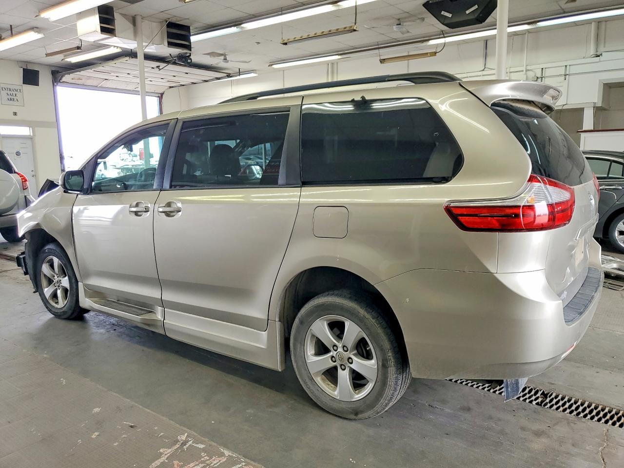 2015 Toyota Sienna Le Tan vin: 5TDKK3DC8FS627771