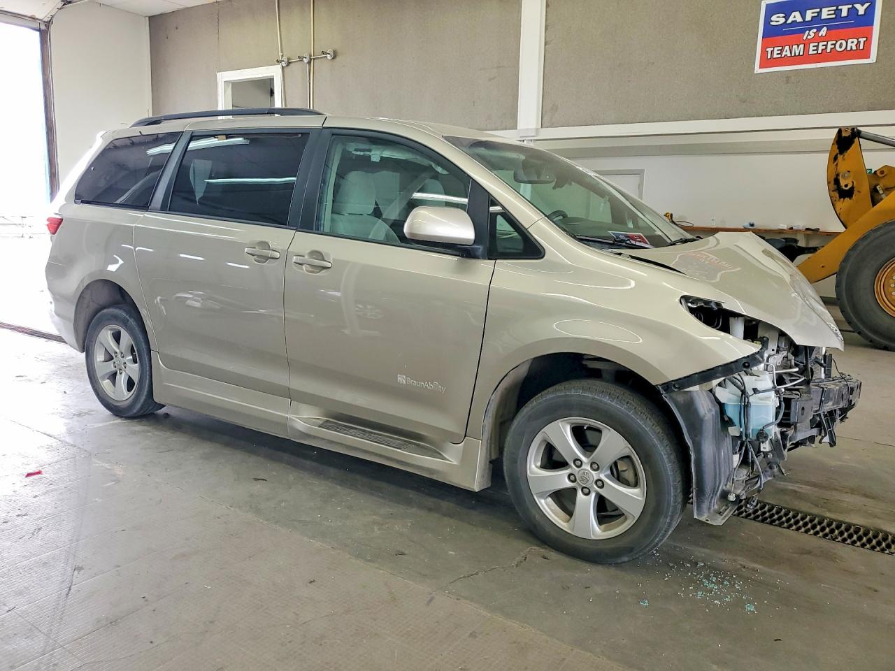 2015 Toyota Sienna Le Tan vin: 5TDKK3DC8FS627771