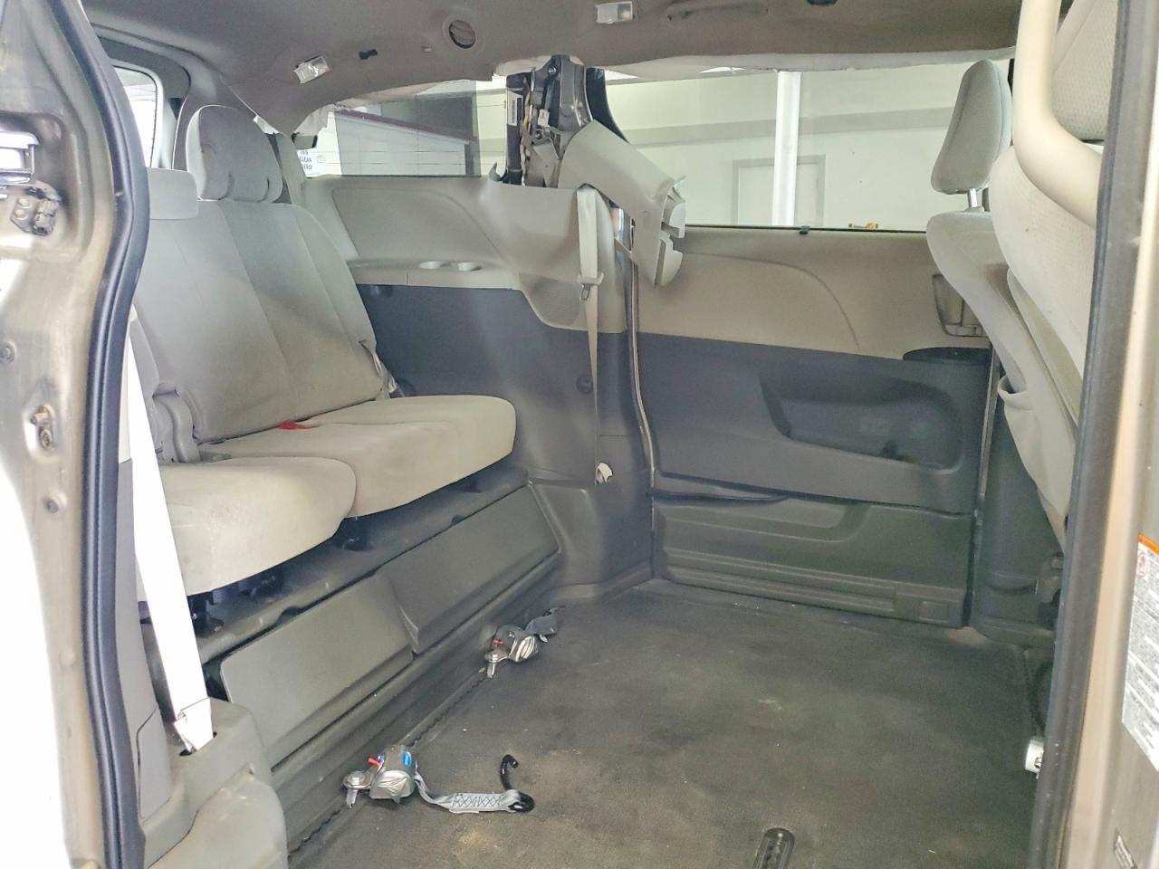 2015 Toyota Sienna Le Tan vin: 5TDKK3DC8FS627771