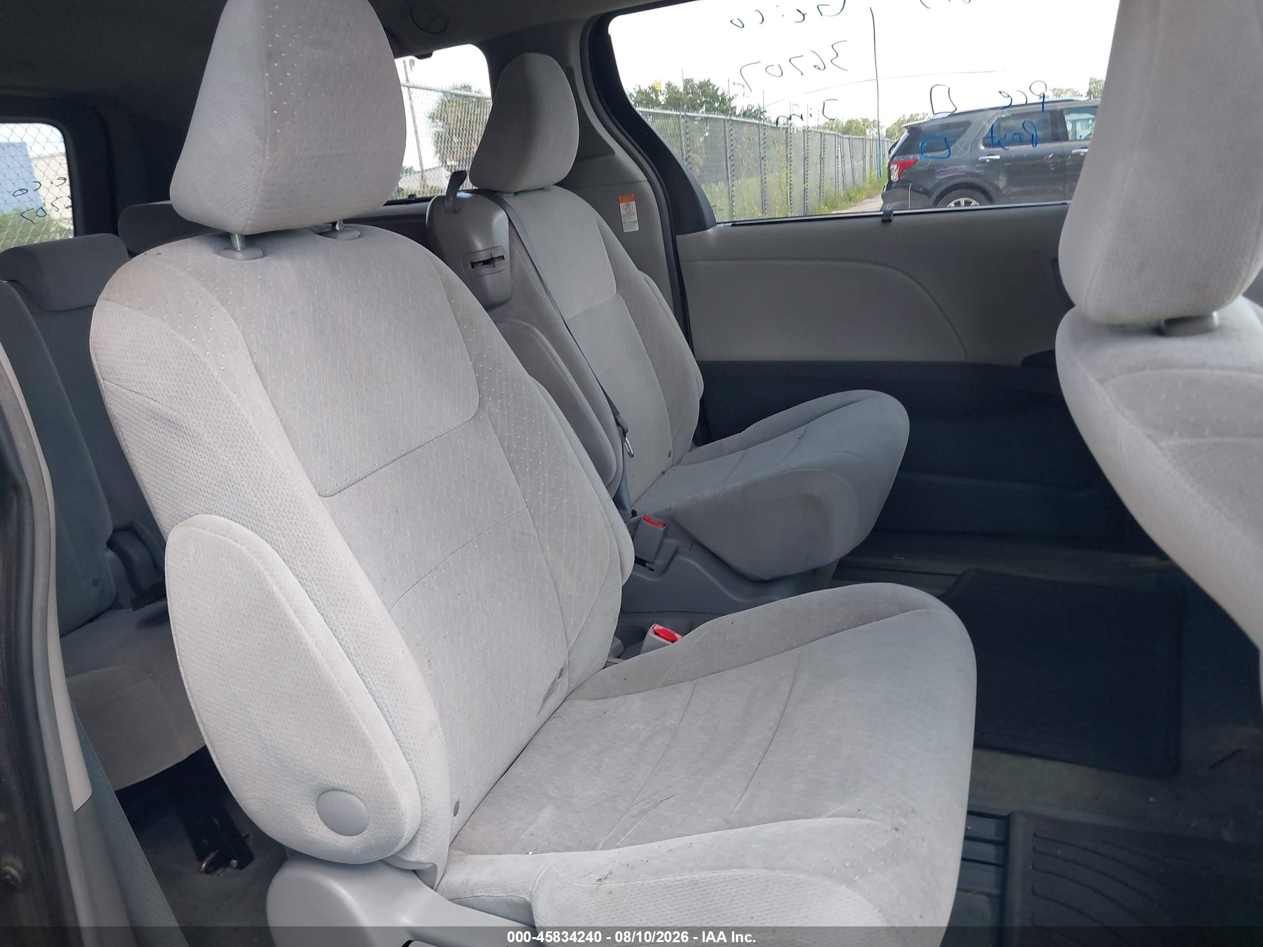 2015 Toyota Sienna Le 8 Passenger Gray vin: 5TDKK3DC8FS640052