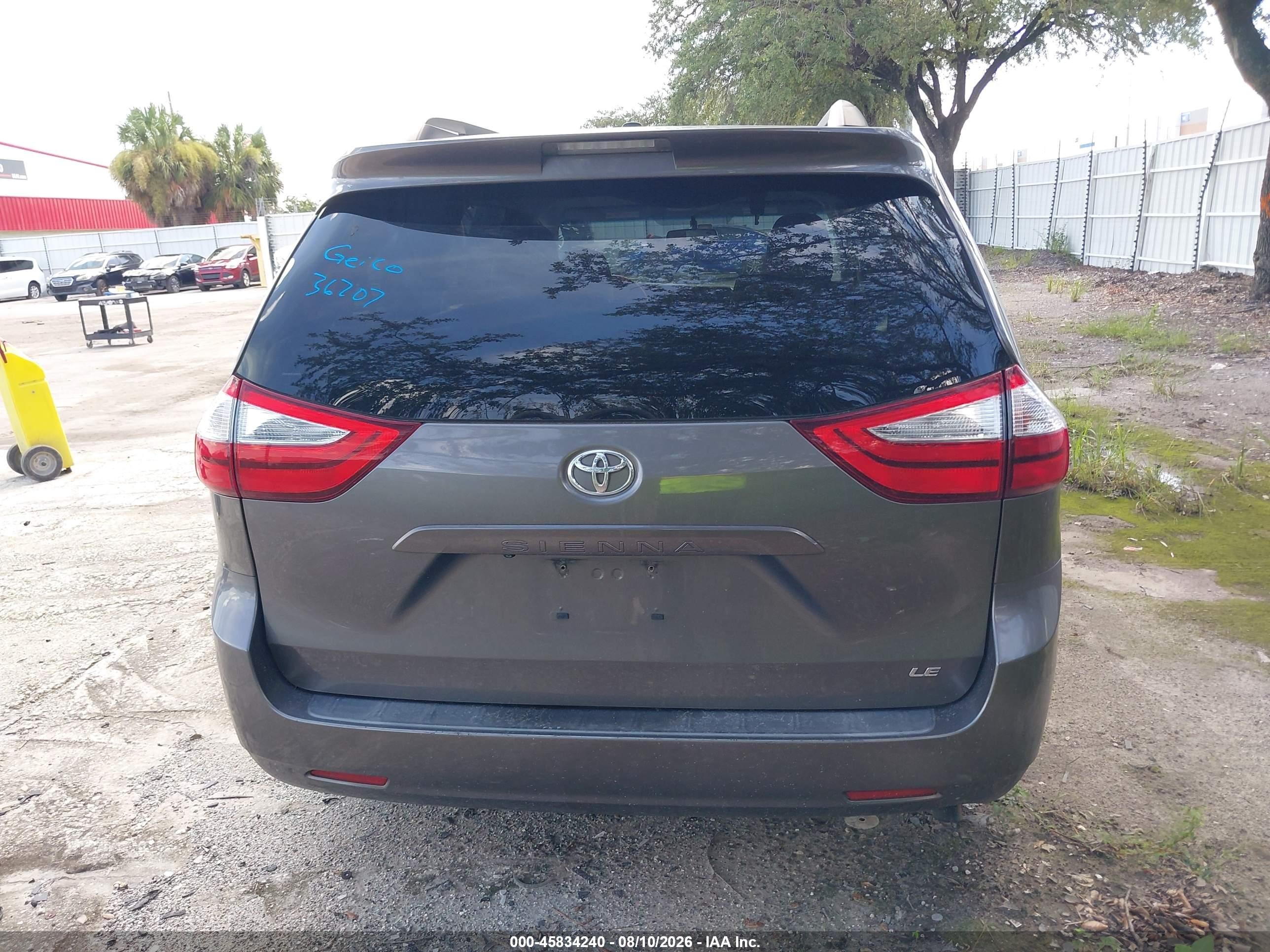 2015 Toyota Sienna Le 8 Passenger Gray vin: 5TDKK3DC8FS640052