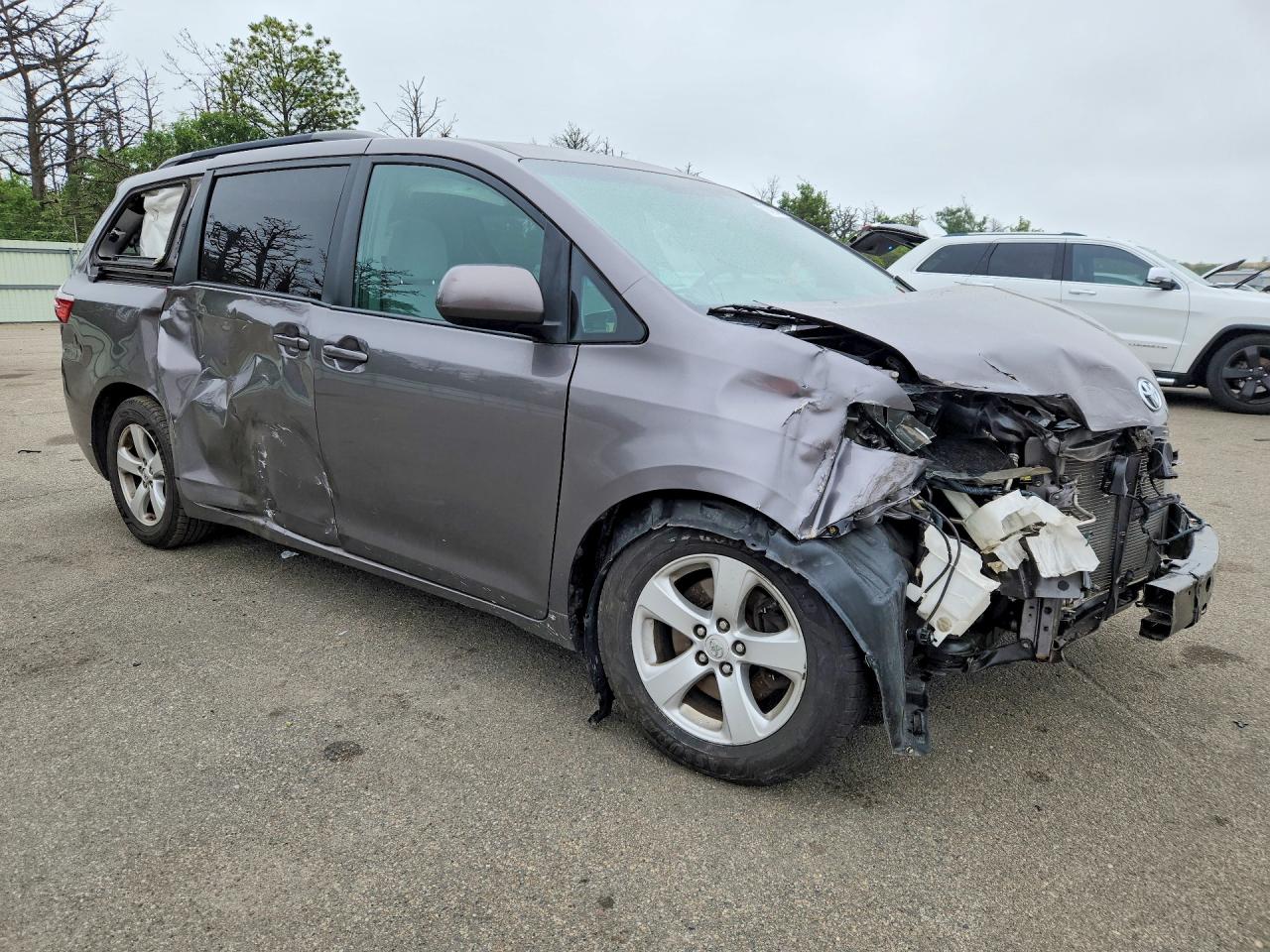2015 Toyota Sienna Le Gray vin: 5TDKK3DC8FS647194