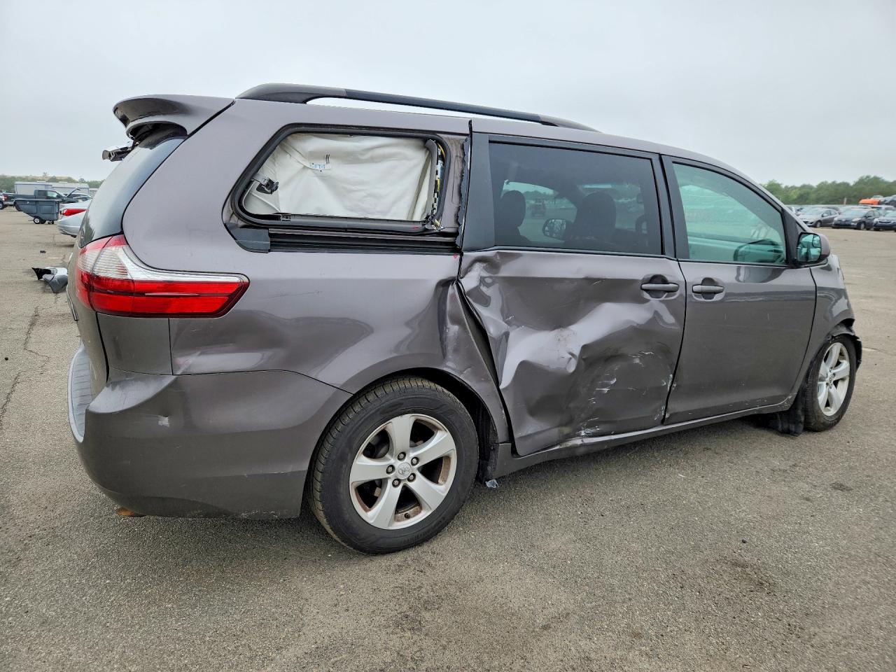 2015 Toyota Sienna Le Gray vin: 5TDKK3DC8FS647194