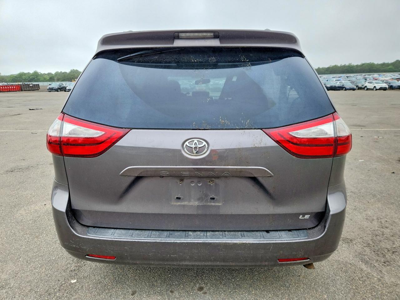 2015 Toyota Sienna Le Gray vin: 5TDKK3DC8FS647194