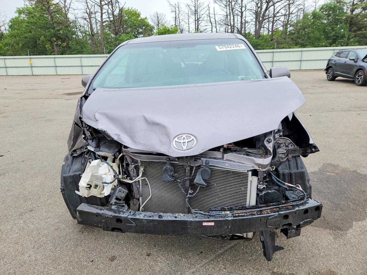 2015 Toyota Sienna Le Gray vin: 5TDKK3DC8FS647194