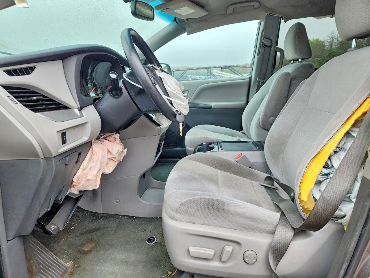 2015 Toyota Sienna Le Gray vin: 5TDKK3DC8FS647194