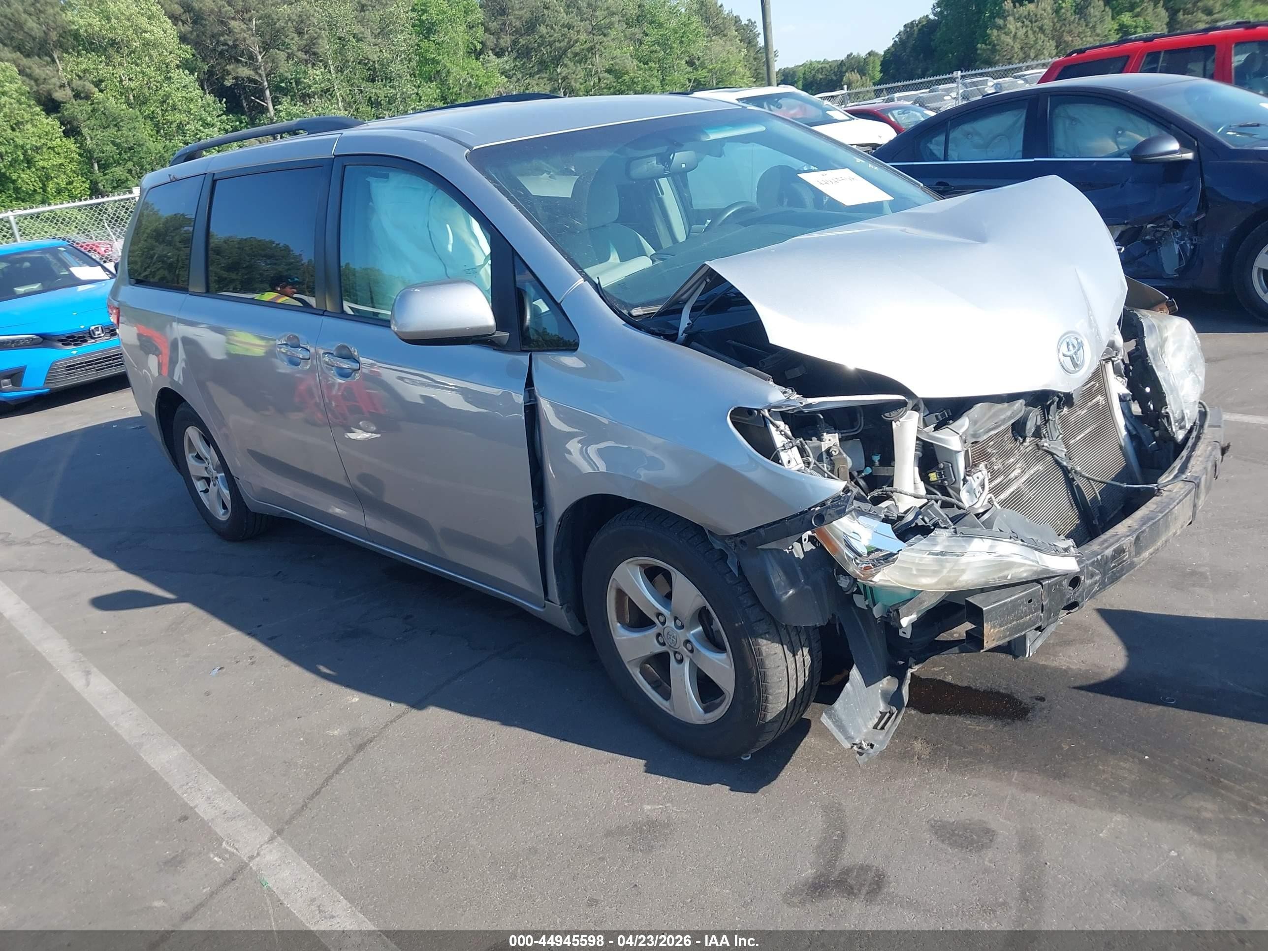 2015 Toyota Sienna Le 8 Passenger Silver vin: 5TDKK3DC8FS657725