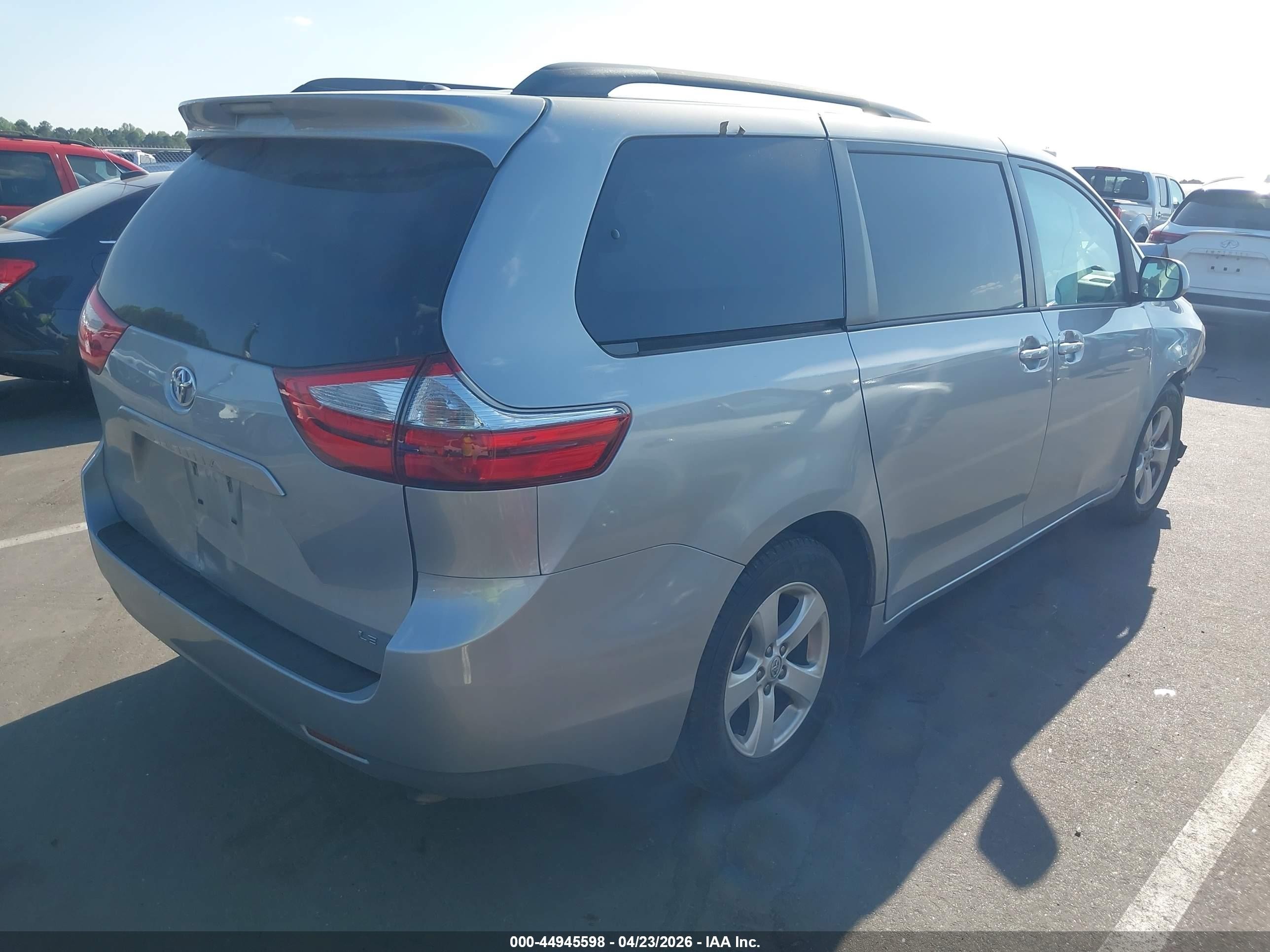 2015 Toyota Sienna Le 8 Passenger Silver vin: 5TDKK3DC8FS657725
