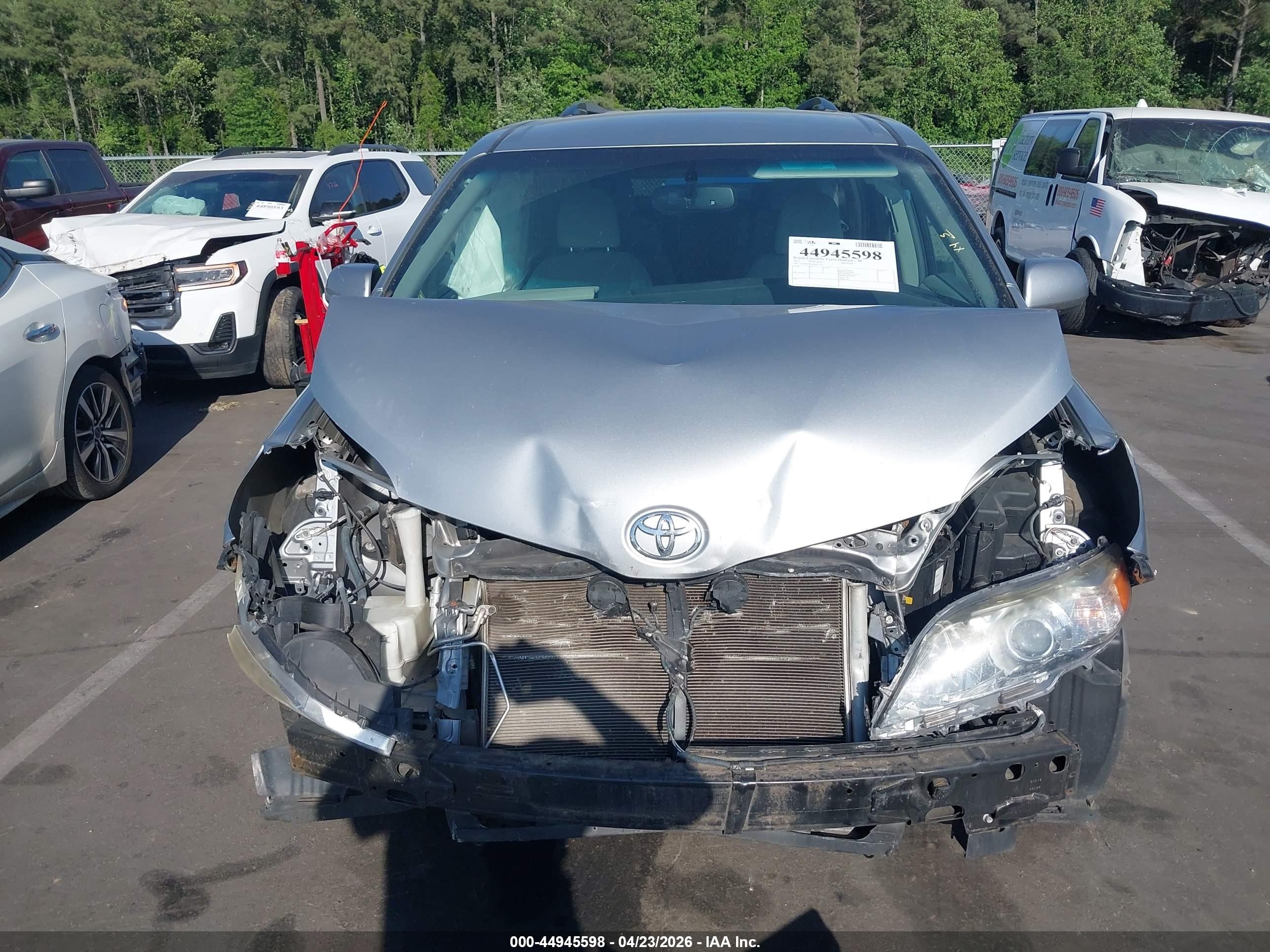2015 Toyota Sienna Le 8 Passenger Silver vin: 5TDKK3DC8FS657725