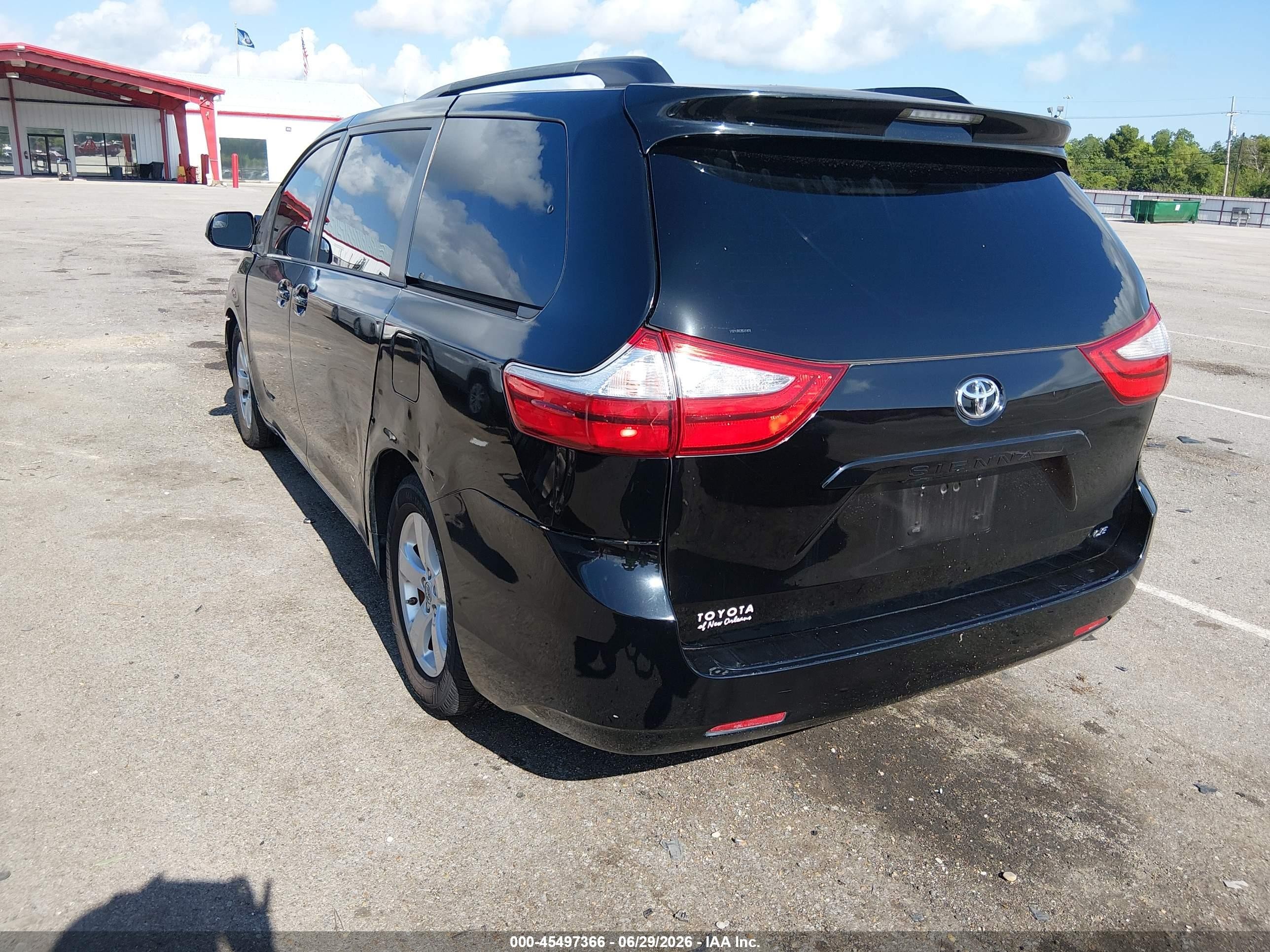 2015 Toyota Sienna Le 8 Passenger Черный vin: 5TDKK3DC8FS660818