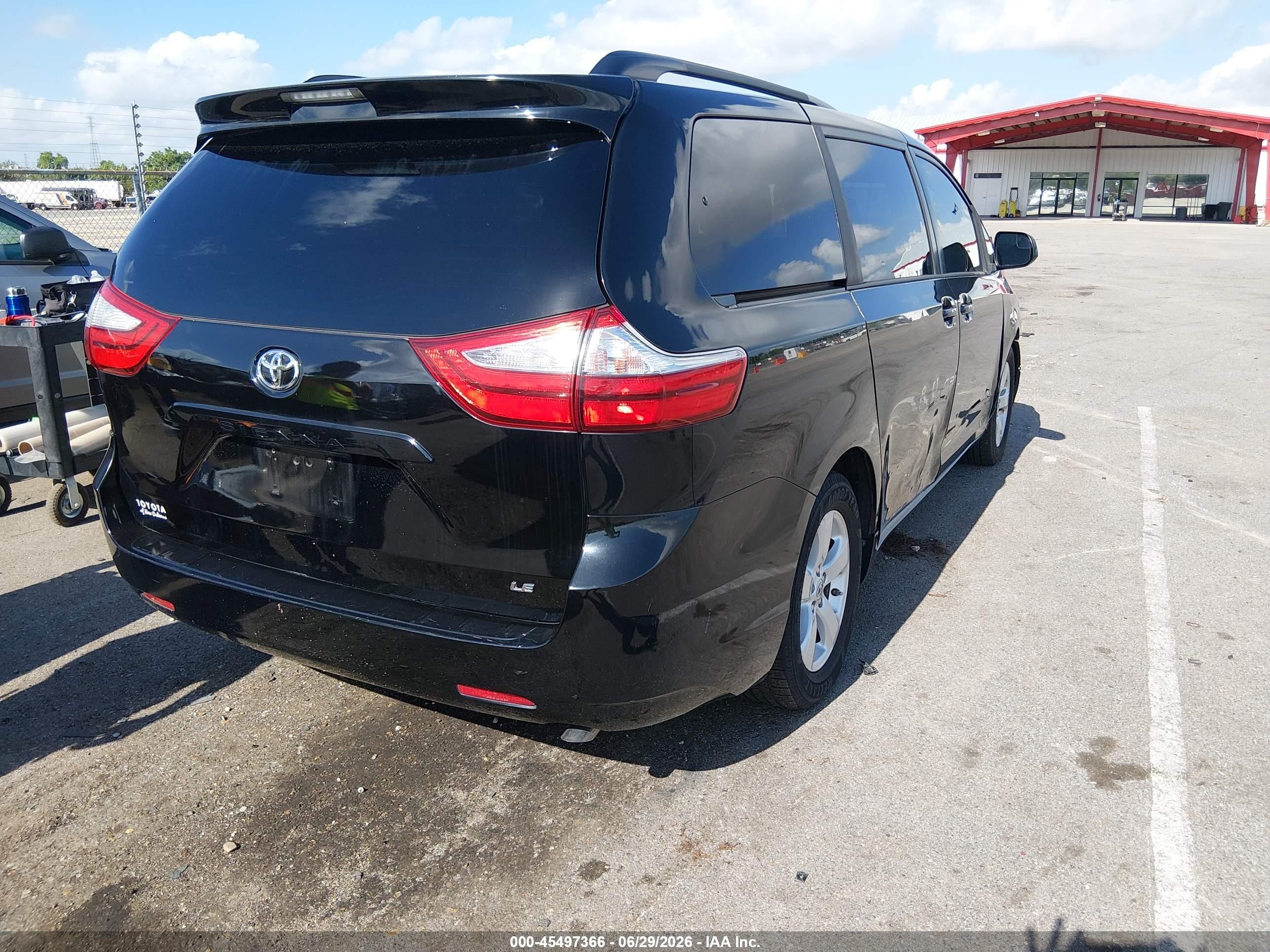 2015 Toyota Sienna Le 8 Passenger Черный vin: 5TDKK3DC8FS660818