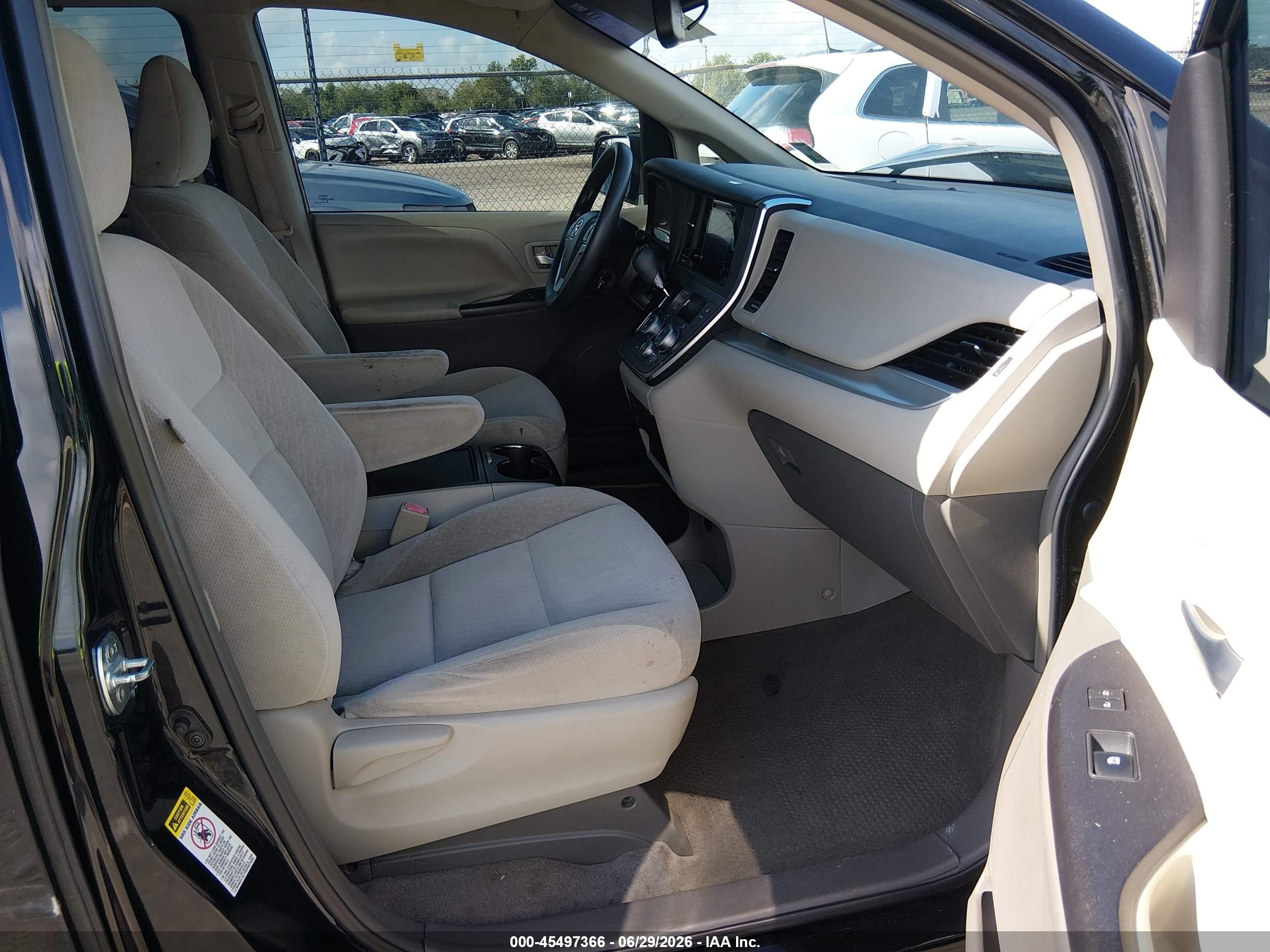 2015 Toyota Sienna Le 8 Passenger Черный vin: 5TDKK3DC8FS660818