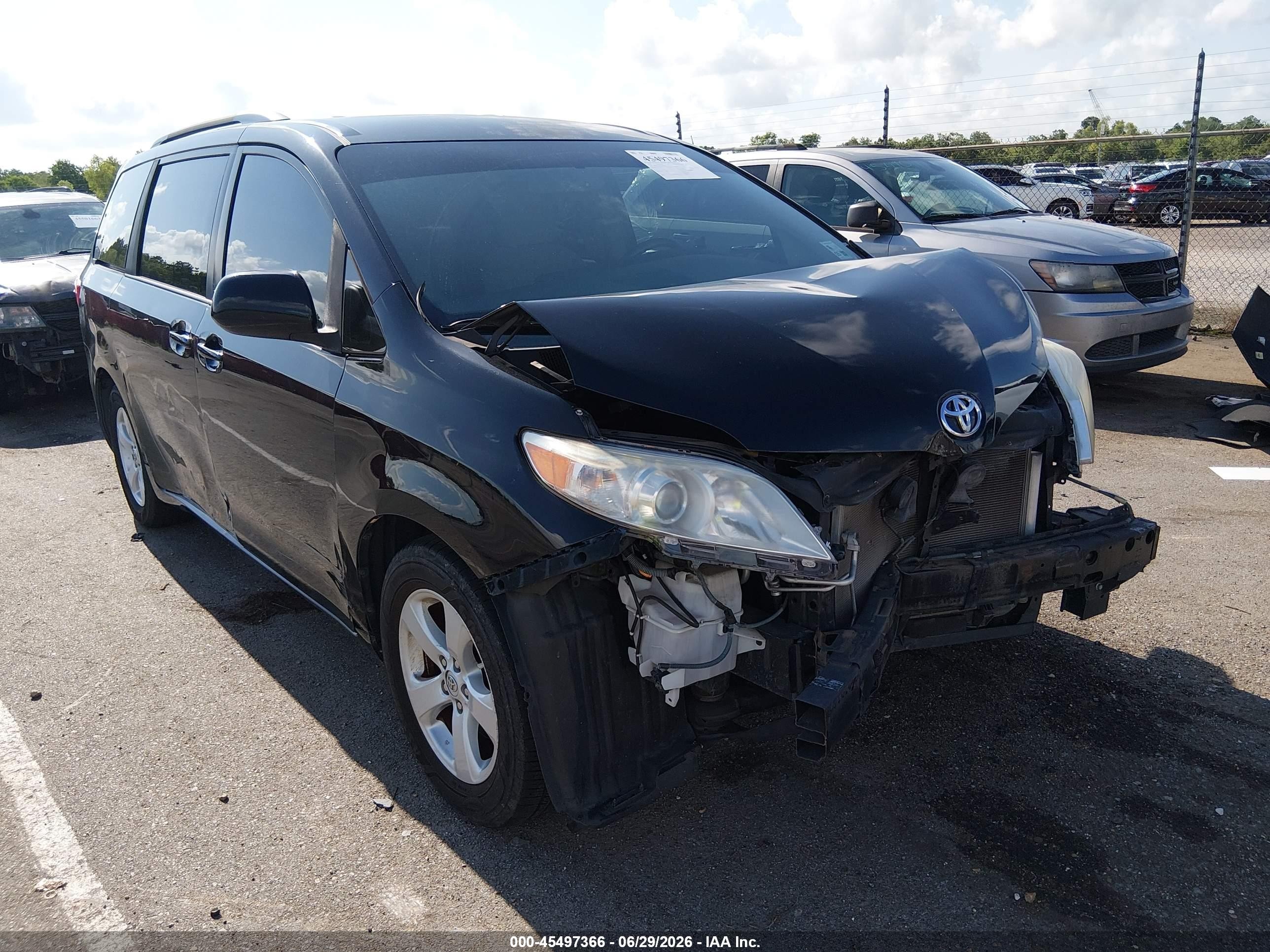 2015 Toyota Sienna Le 8 Passenger Черный vin: 5TDKK3DC8FS660818