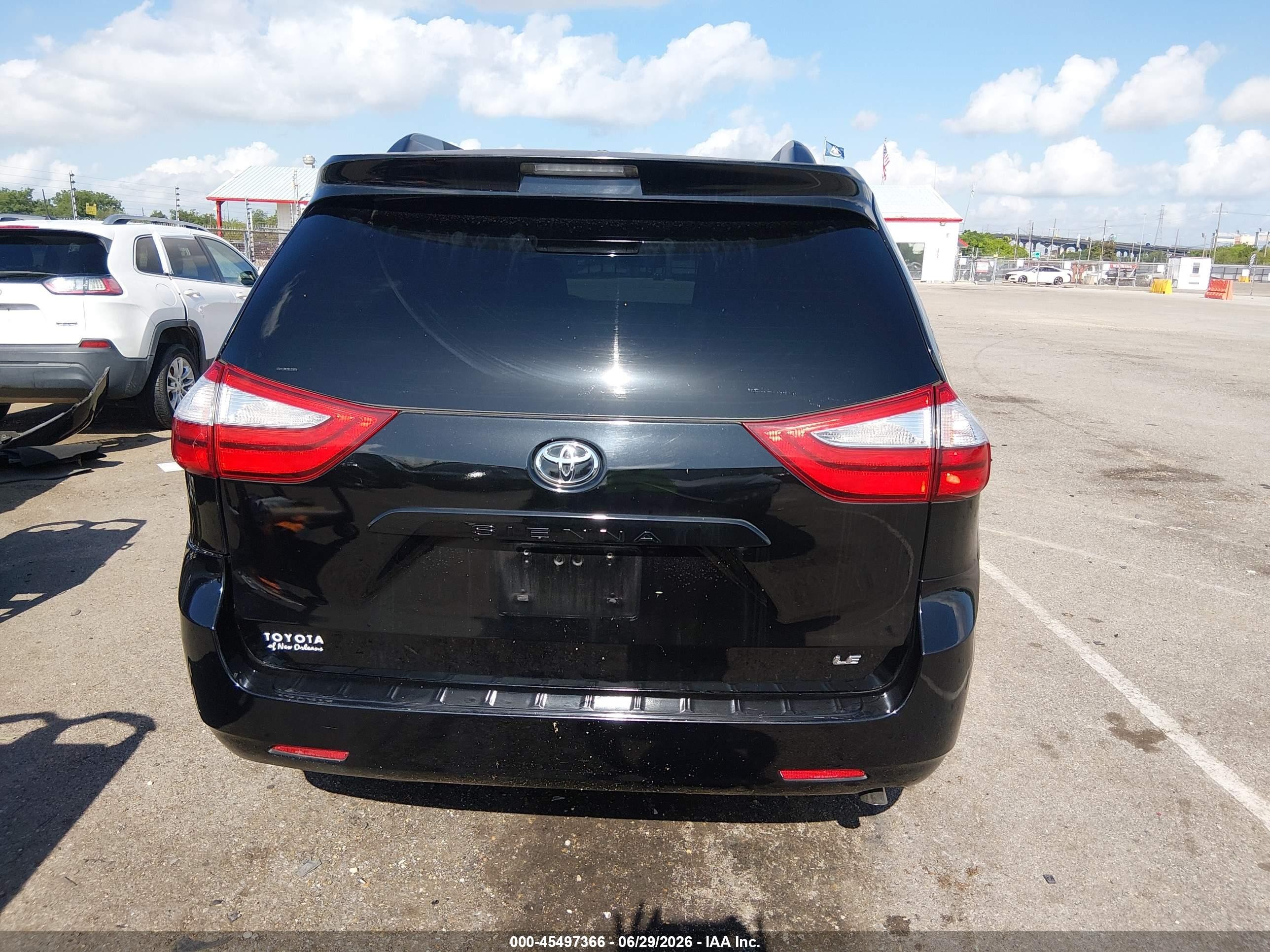2015 Toyota Sienna Le 8 Passenger Черный vin: 5TDKK3DC8FS660818