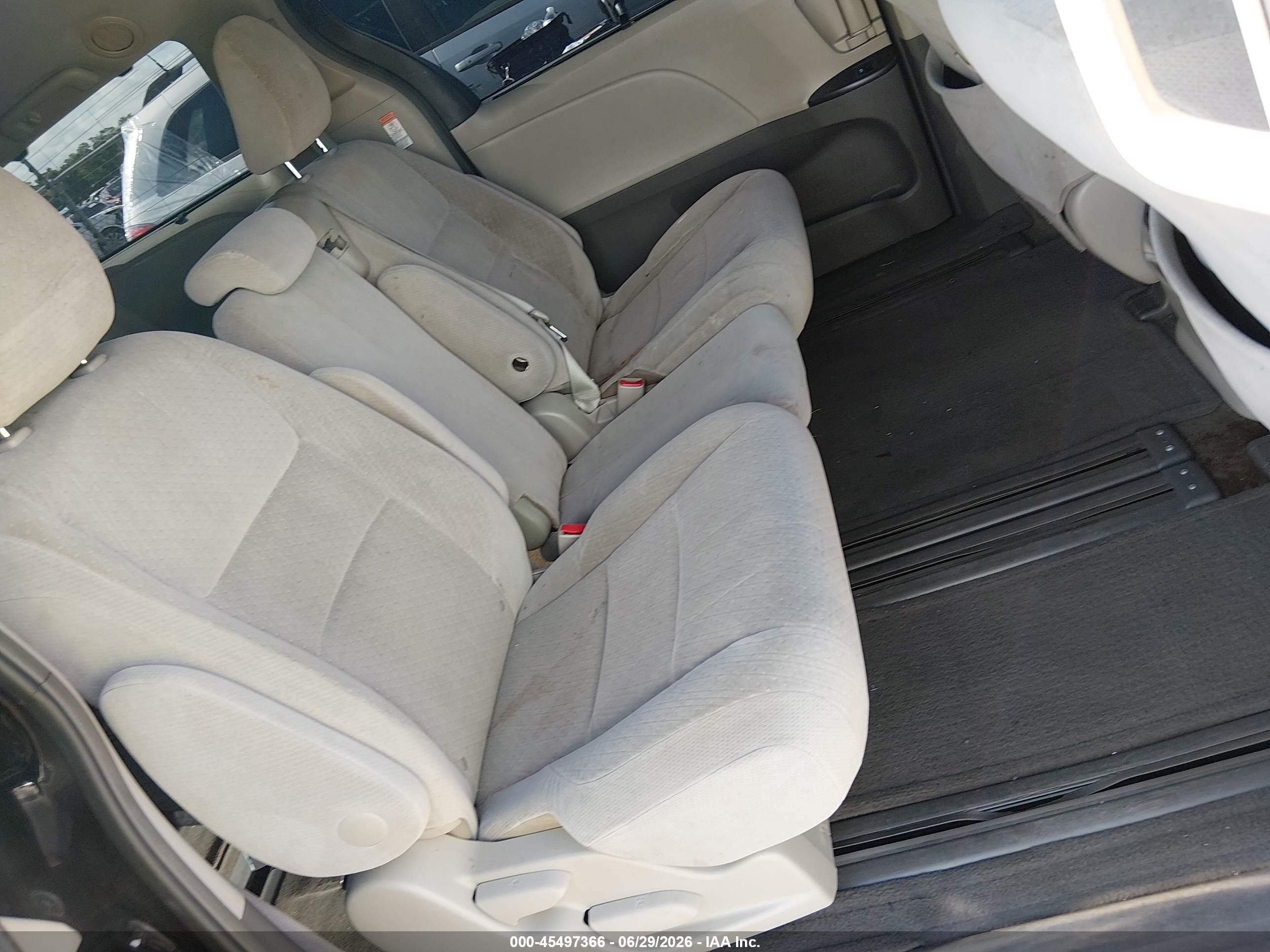 2015 Toyota Sienna Le 8 Passenger Черный vin: 5TDKK3DC8FS660818