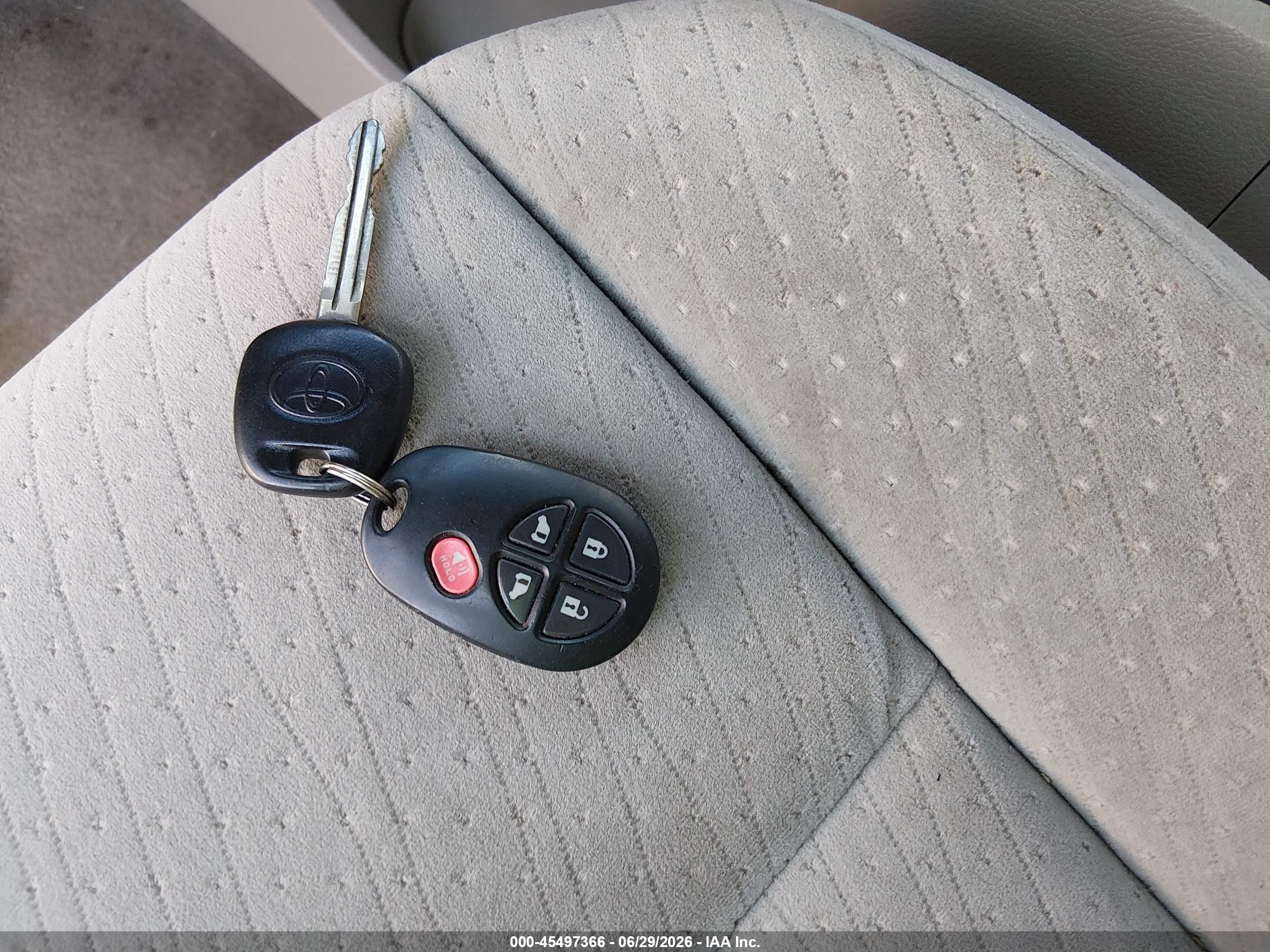 2015 Toyota Sienna Le 8 Passenger Черный vin: 5TDKK3DC8FS660818