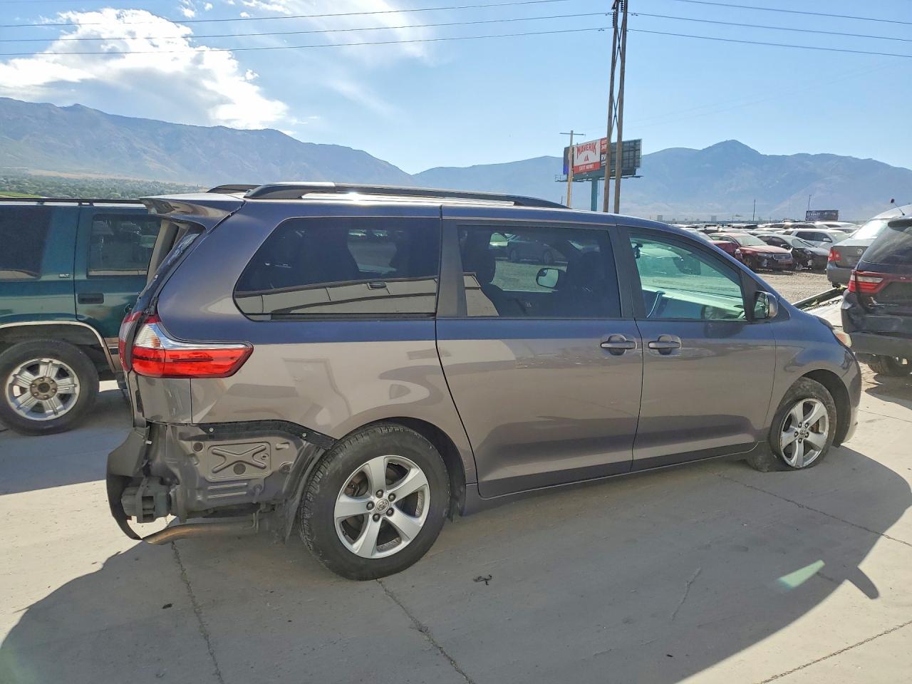2015 Toyota Sienna Le Silver vin: 5TDKK3DC8FS669051