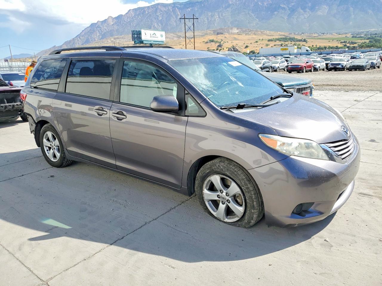 2015 Toyota Sienna Le Silver vin: 5TDKK3DC8FS669051