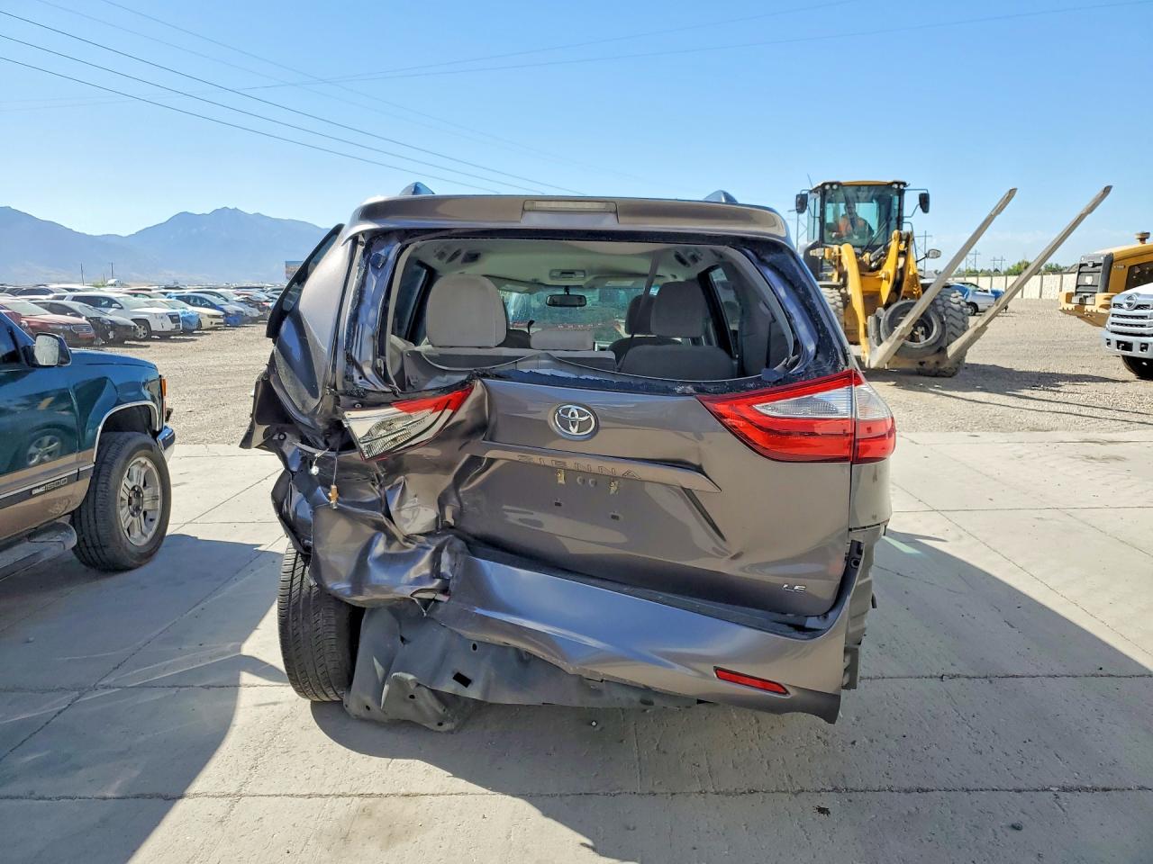 2015 Toyota Sienna Le Silver vin: 5TDKK3DC8FS669051