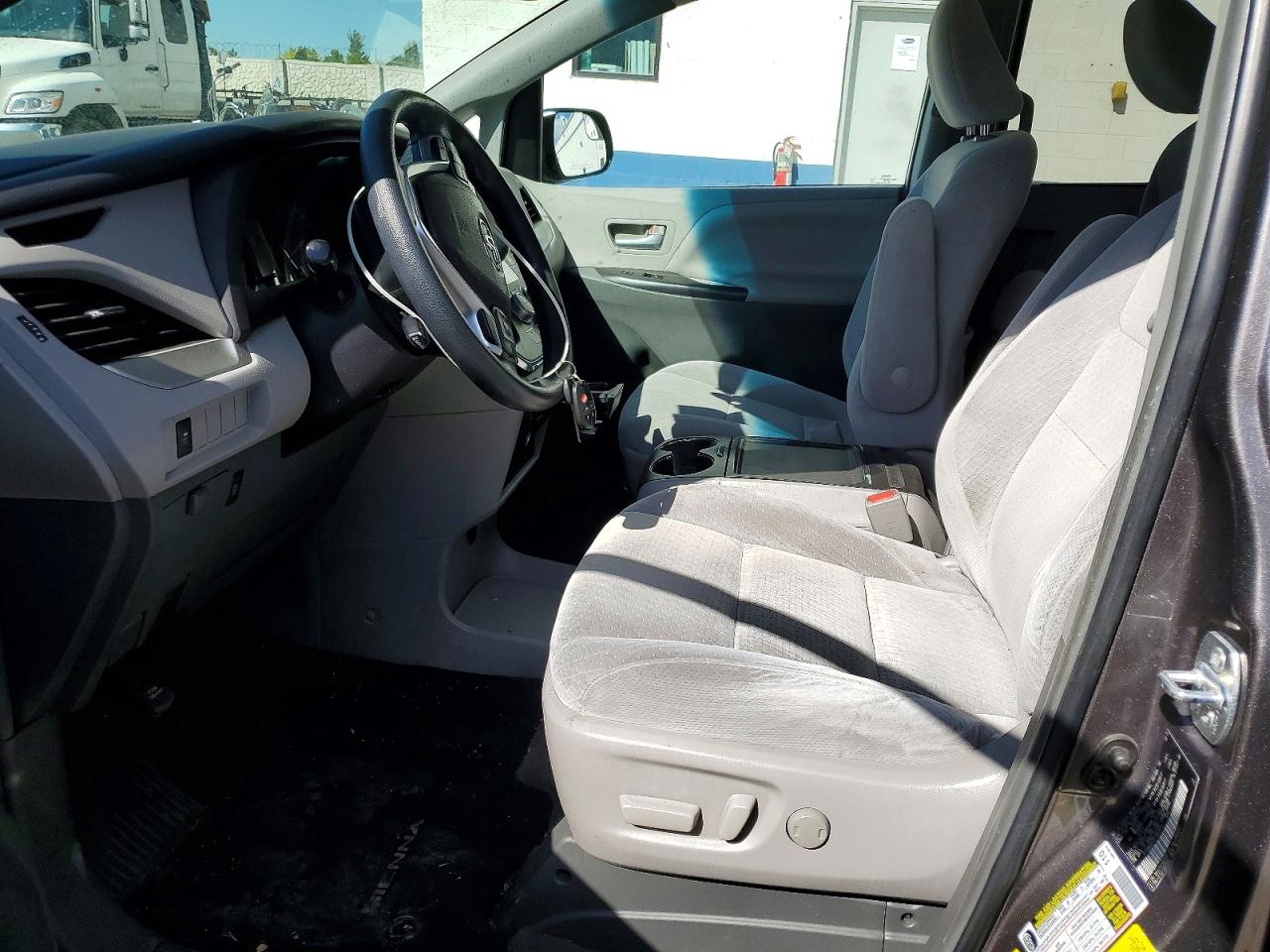 2015 Toyota Sienna Le Silver vin: 5TDKK3DC8FS669051