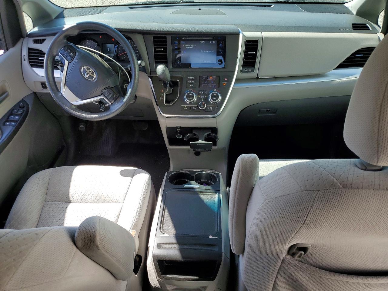 2015 Toyota Sienna Le Silver vin: 5TDKK3DC8FS669051