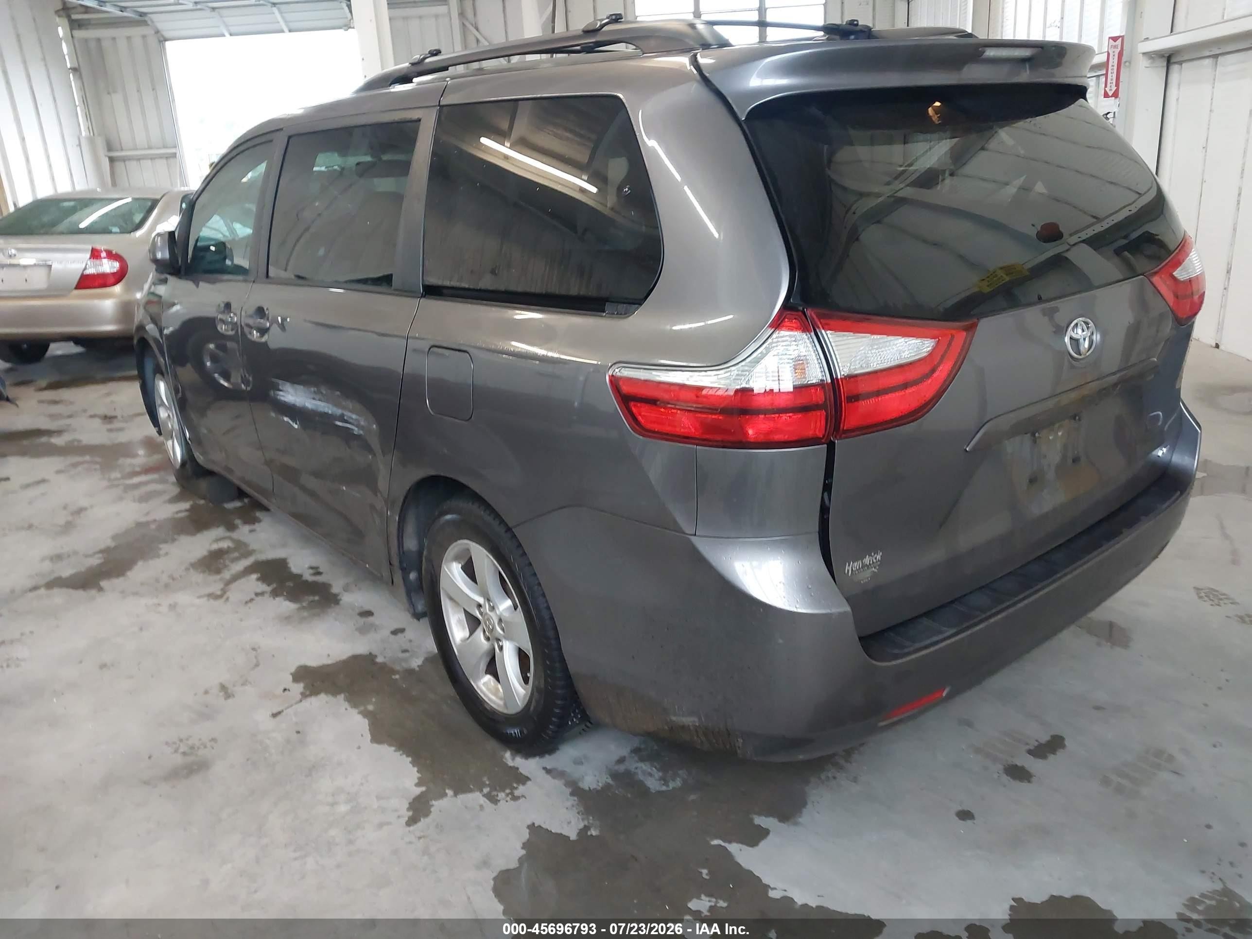 2015 Toyota Sienna Le 8 Passenger Серый vin: 5TDKK3DC8FS673858