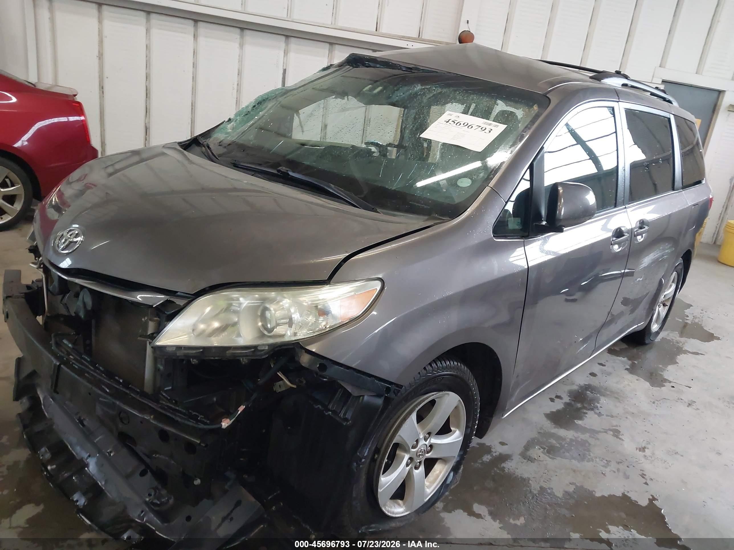 2015 Toyota Sienna Le 8 Passenger Серый vin: 5TDKK3DC8FS673858