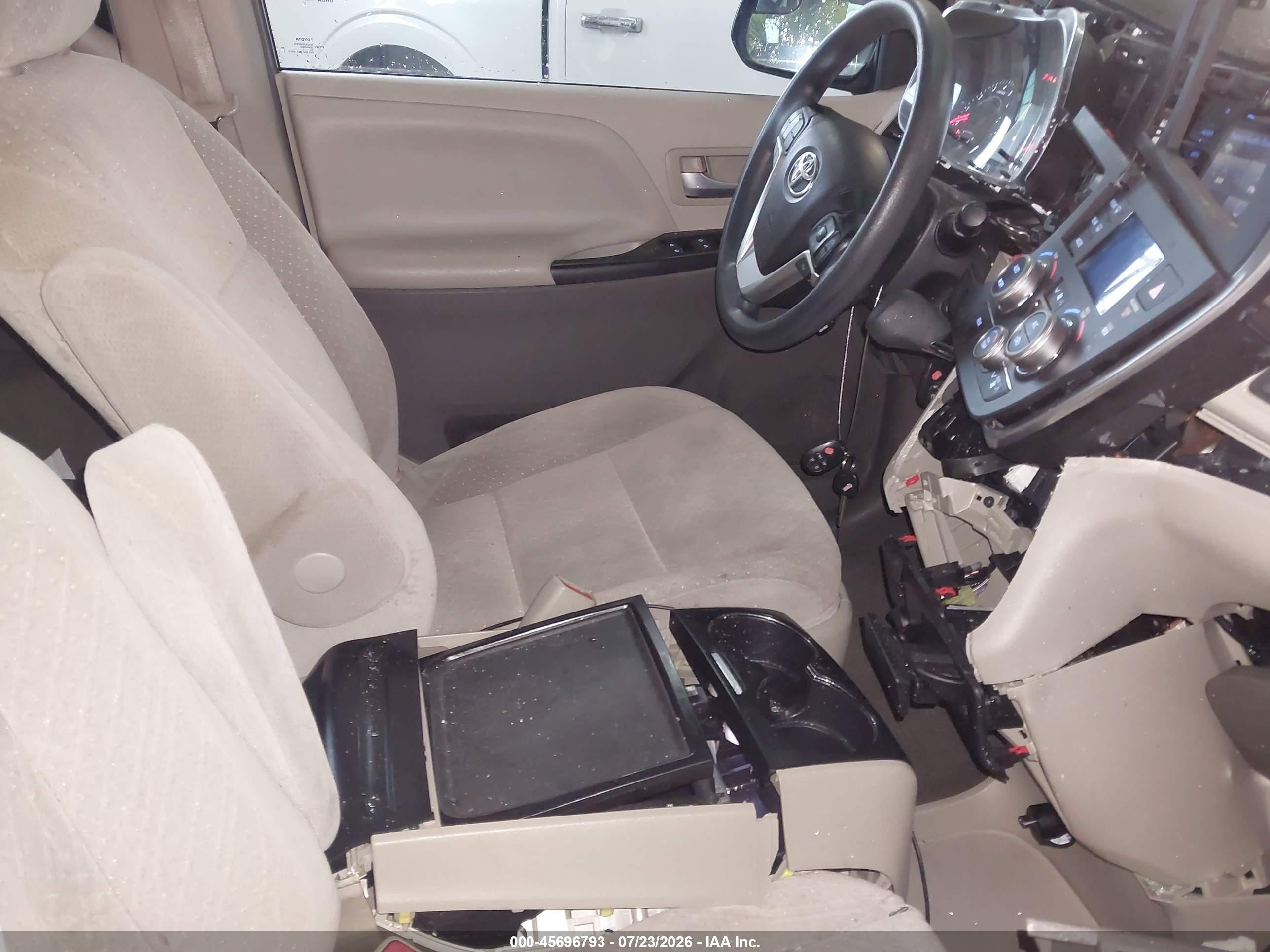 2015 Toyota Sienna Le 8 Passenger Серый vin: 5TDKK3DC8FS673858