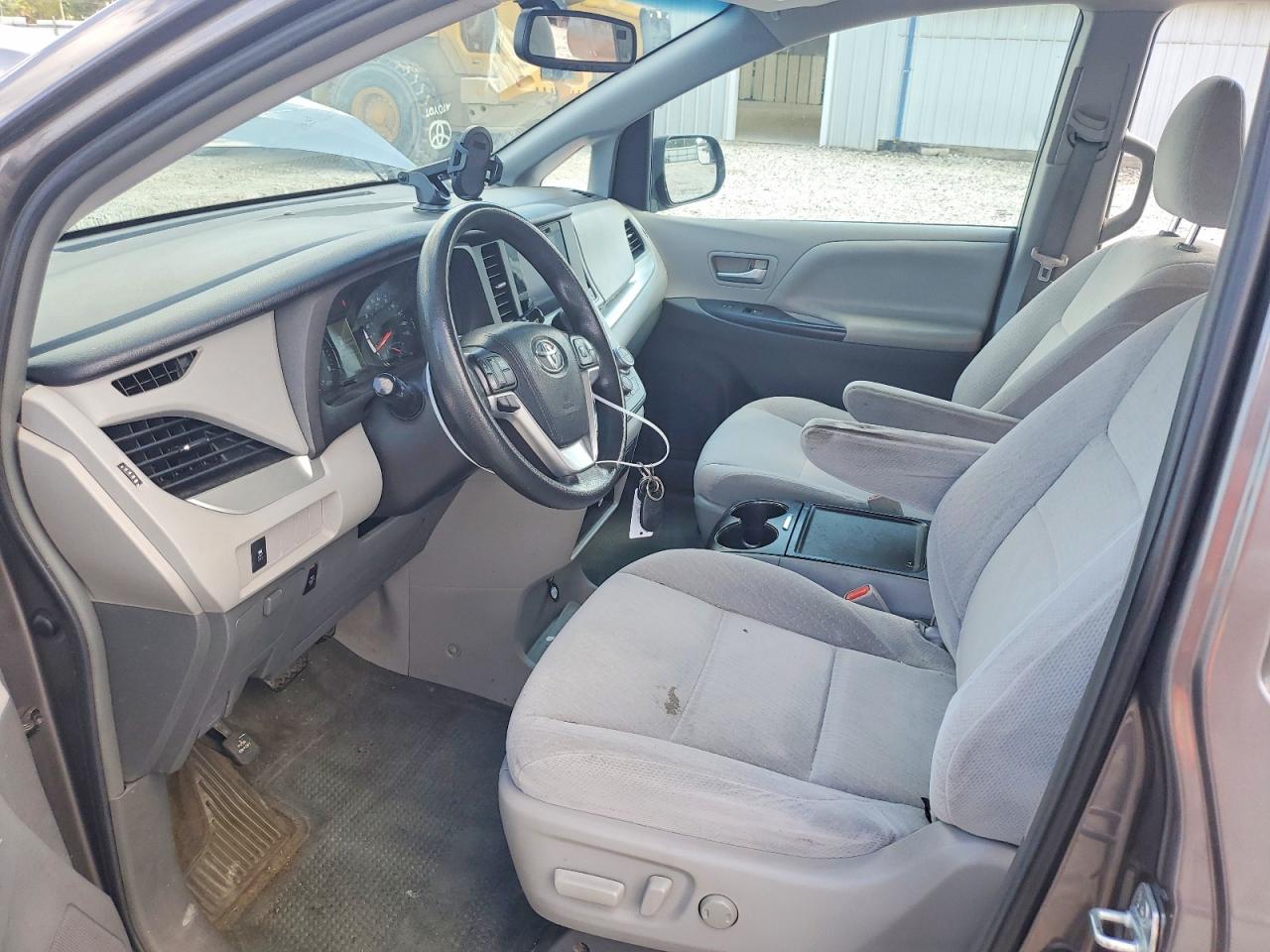 2015 Toyota Sienna Le Gray vin: 5TDKK3DC8FS680583