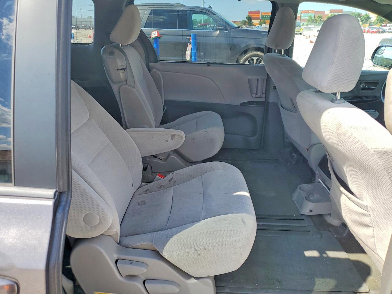 2015 Toyota Sienna Le Gray vin: 5TDKK3DC8FS680583