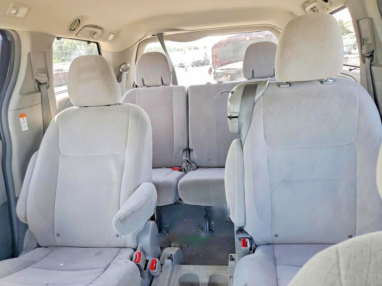 2015 Toyota Sienna Le Gray vin: 5TDKK3DC8FS680583