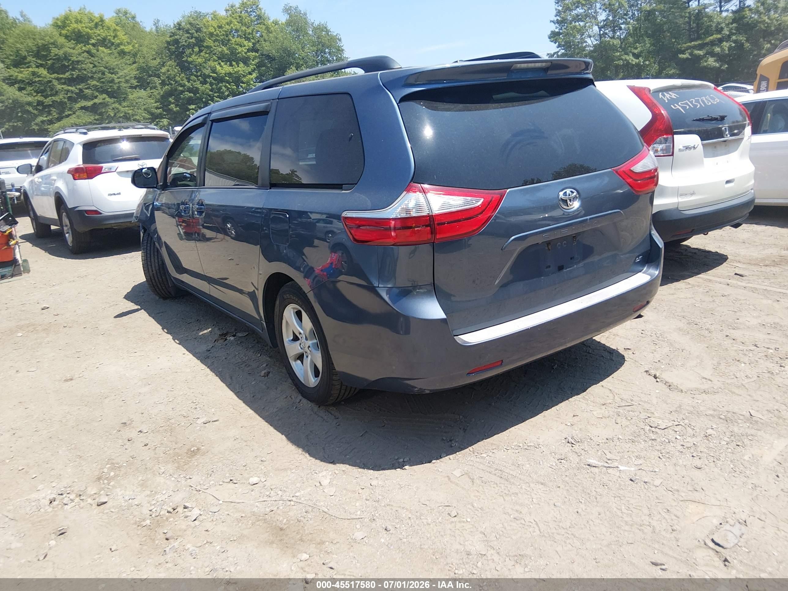 2015 Toyota Sienna Le 8 Passenger Синий vin: 5TDKK3DC8FS681801