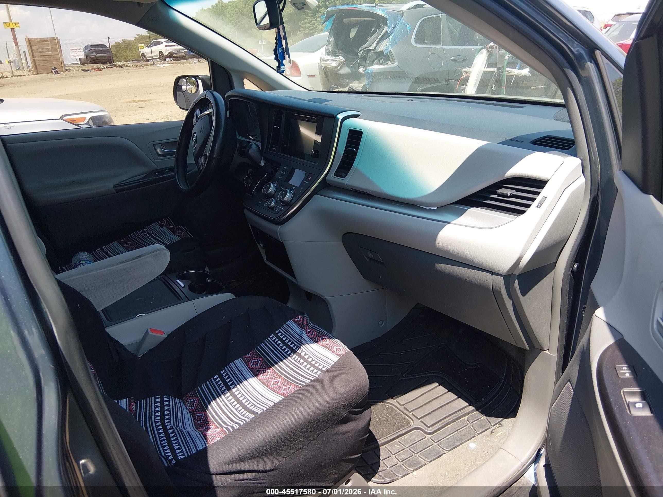 2015 Toyota Sienna Le 8 Passenger Синий vin: 5TDKK3DC8FS681801