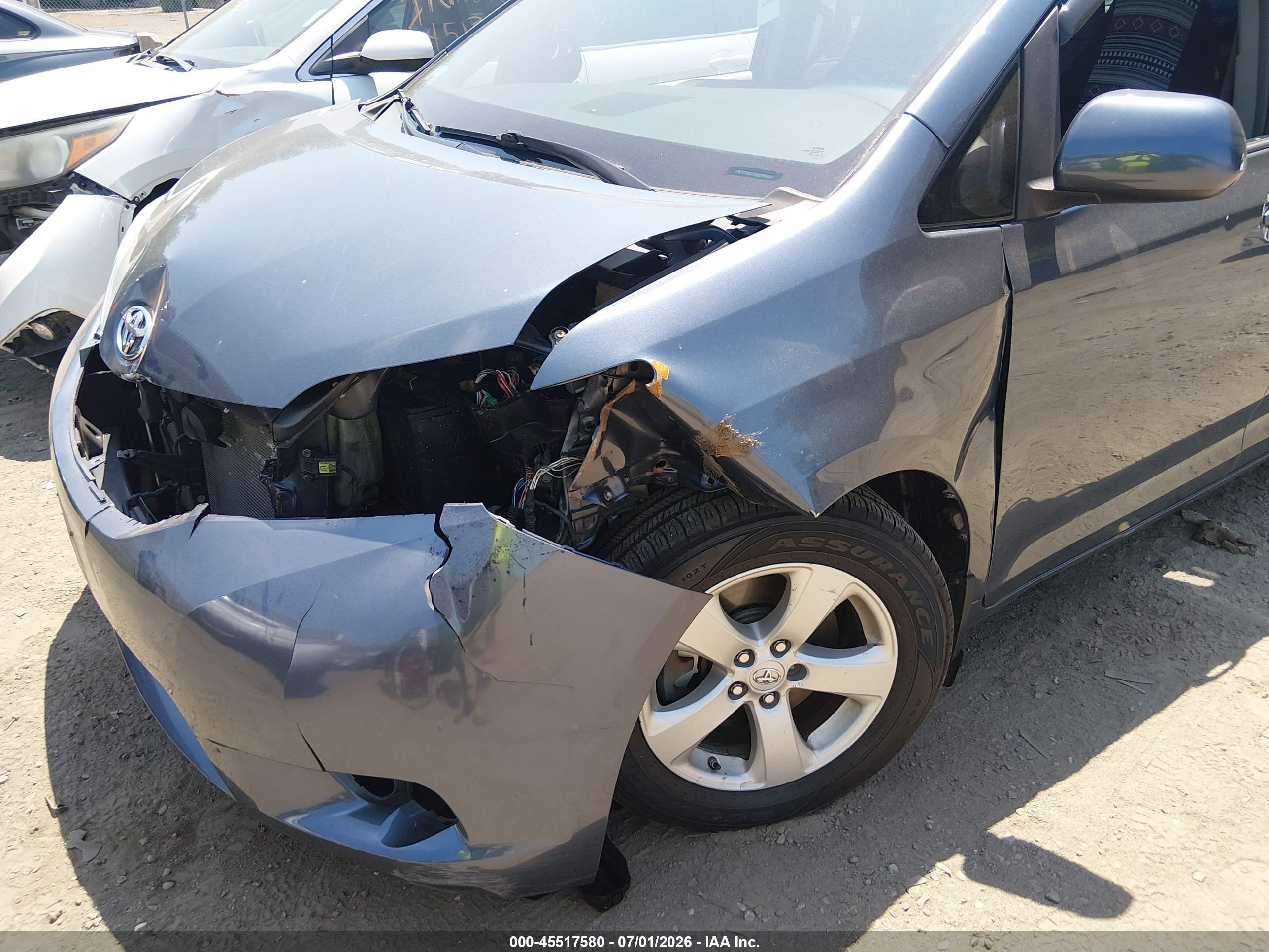 2015 Toyota Sienna Le 8 Passenger Синий vin: 5TDKK3DC8FS681801