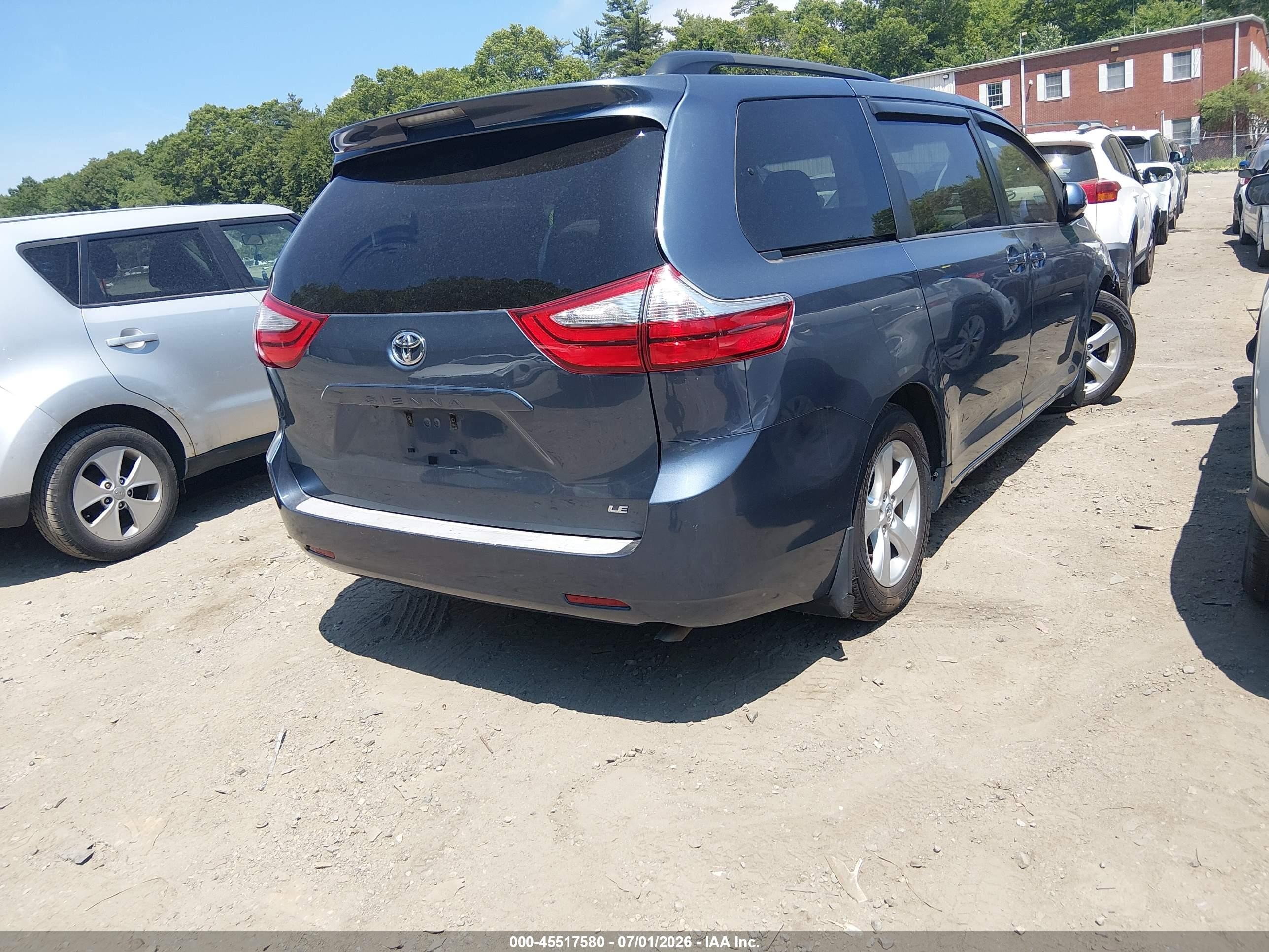 2015 Toyota Sienna Le 8 Passenger Синий vin: 5TDKK3DC8FS681801