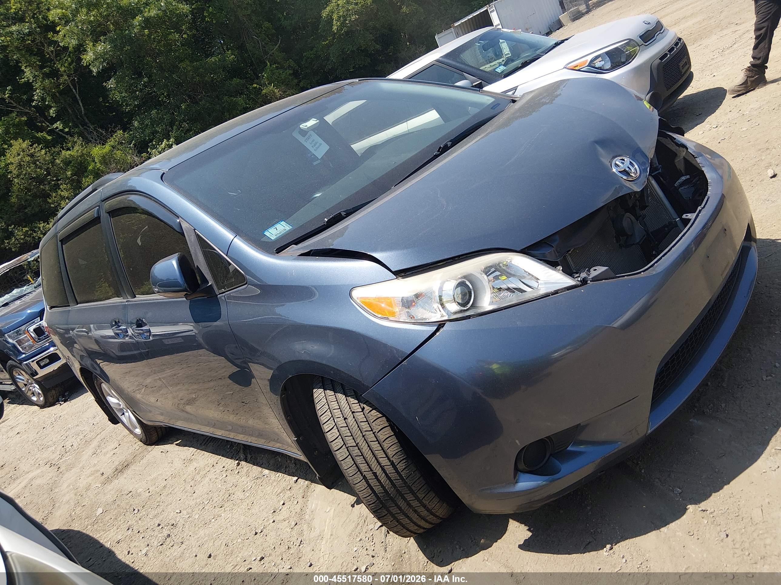 2015 Toyota Sienna Le 8 Passenger Синий vin: 5TDKK3DC8FS681801