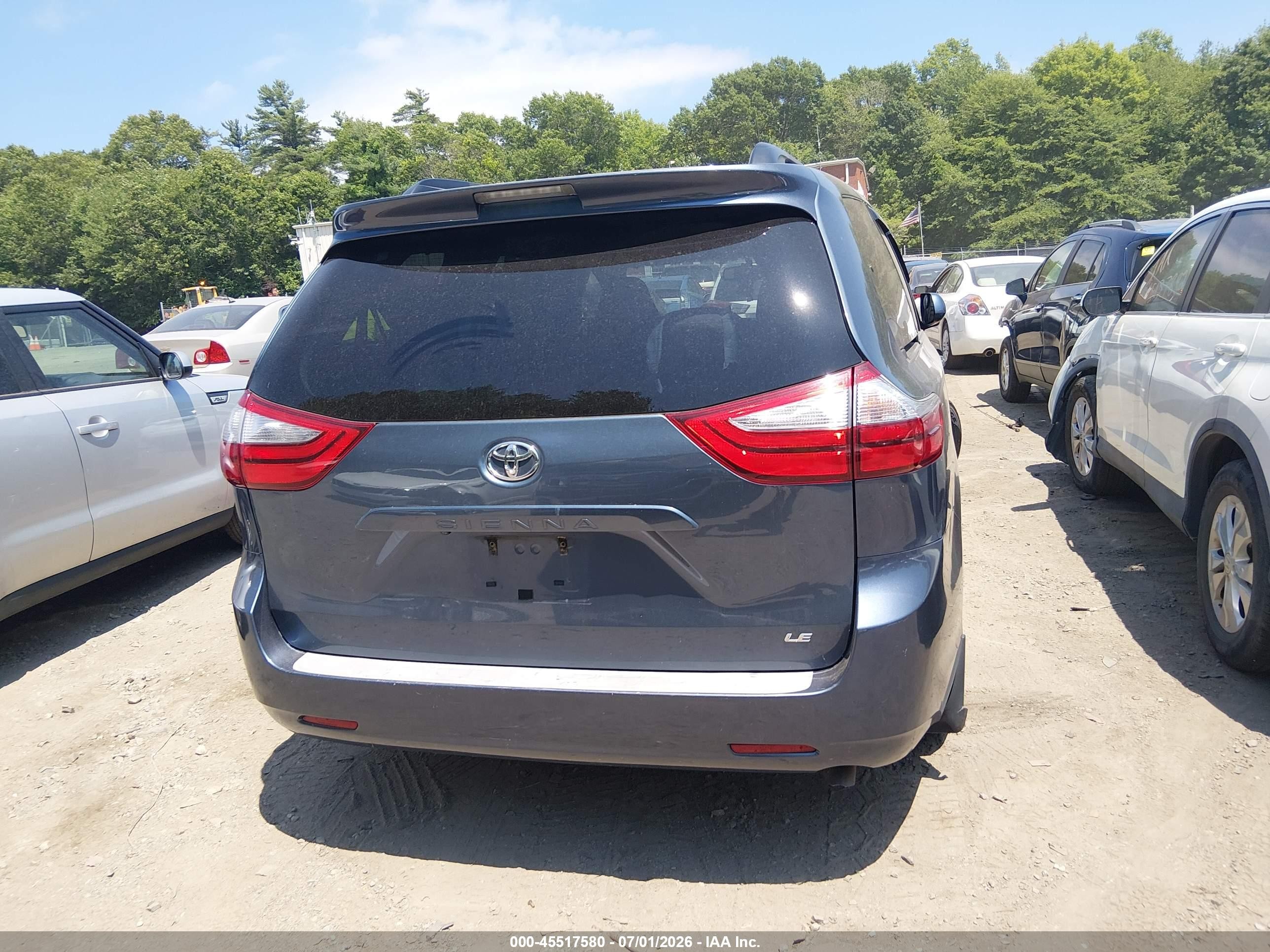 2015 Toyota Sienna Le 8 Passenger Синий vin: 5TDKK3DC8FS681801
